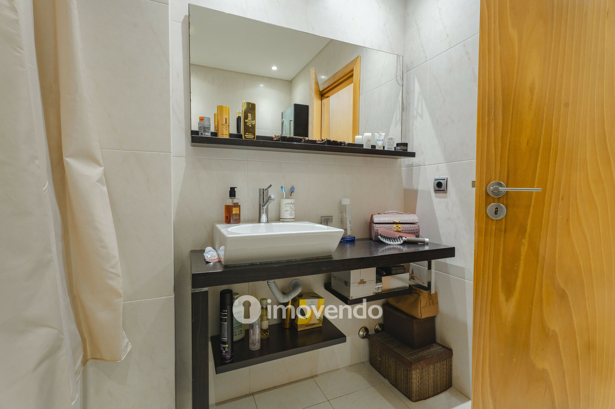 Apartamento T3 com estacionamento, a 100m da praia, na Lavra