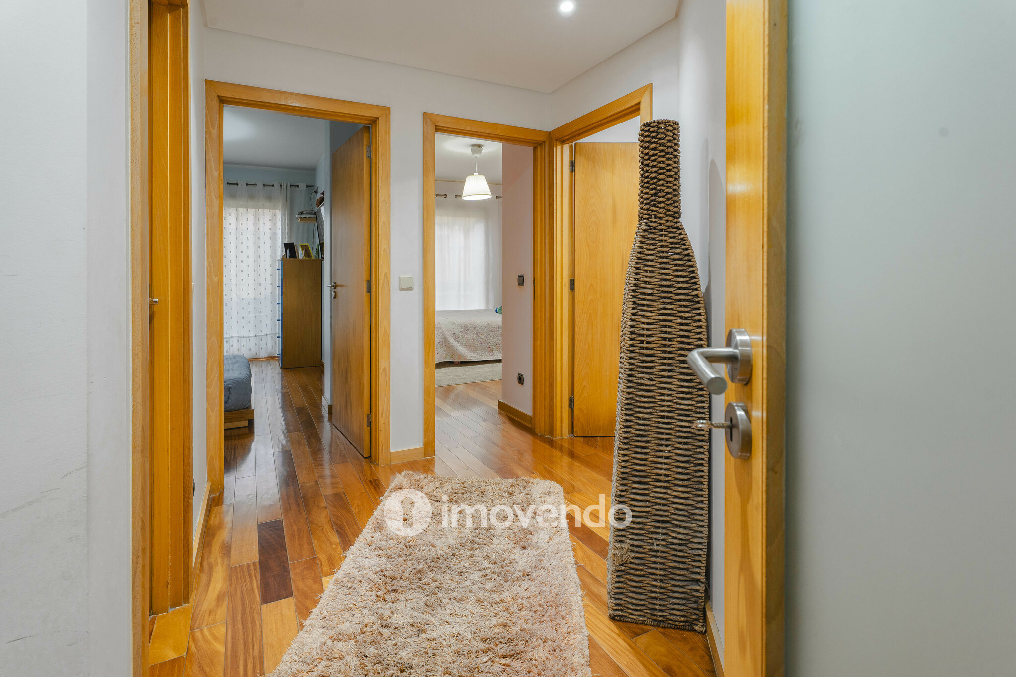 Apartamento T3 com estacionamento, a 100m da praia, na Lavra