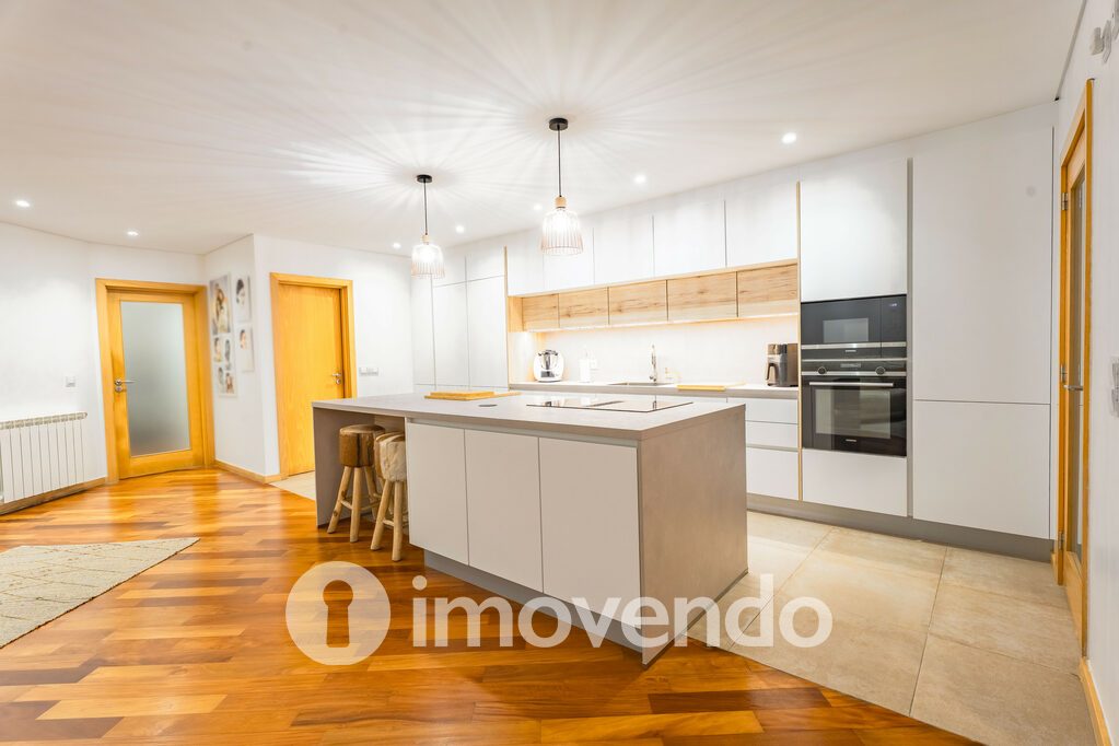 Apartamento T3 em Matosinhos, Lavra com 169 m<sup>2</sup> por 495.000