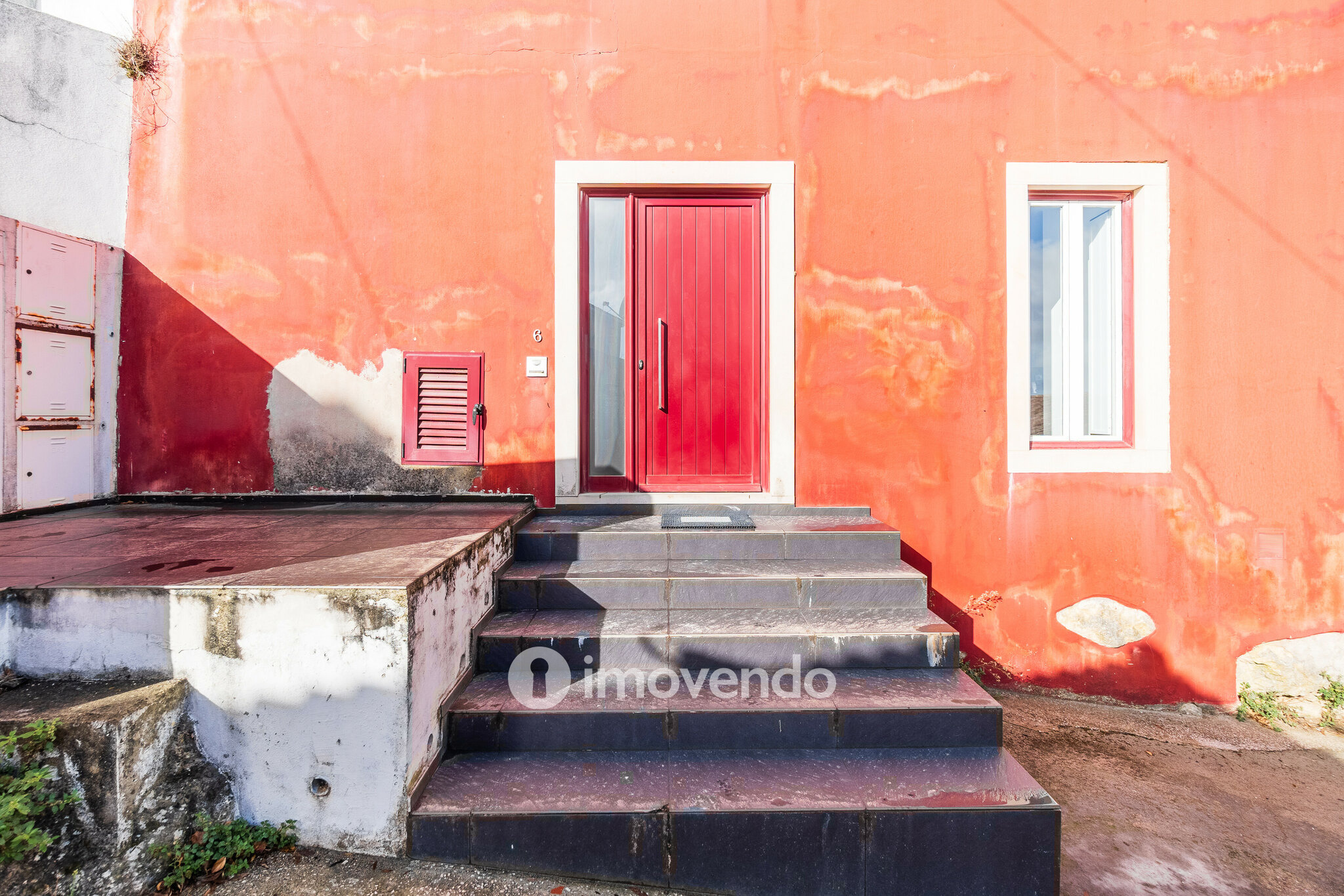 Apartamento T2 totalmente remodelado, em Arruda dos Vinhos