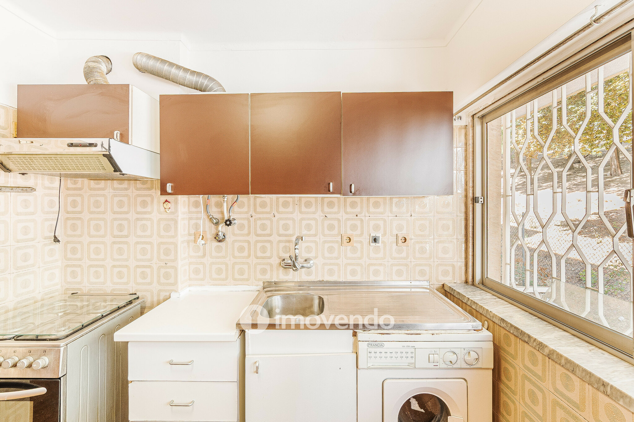 Apartamento T1 pronto a ocupar, próximo da praia, em Paço de Arcos