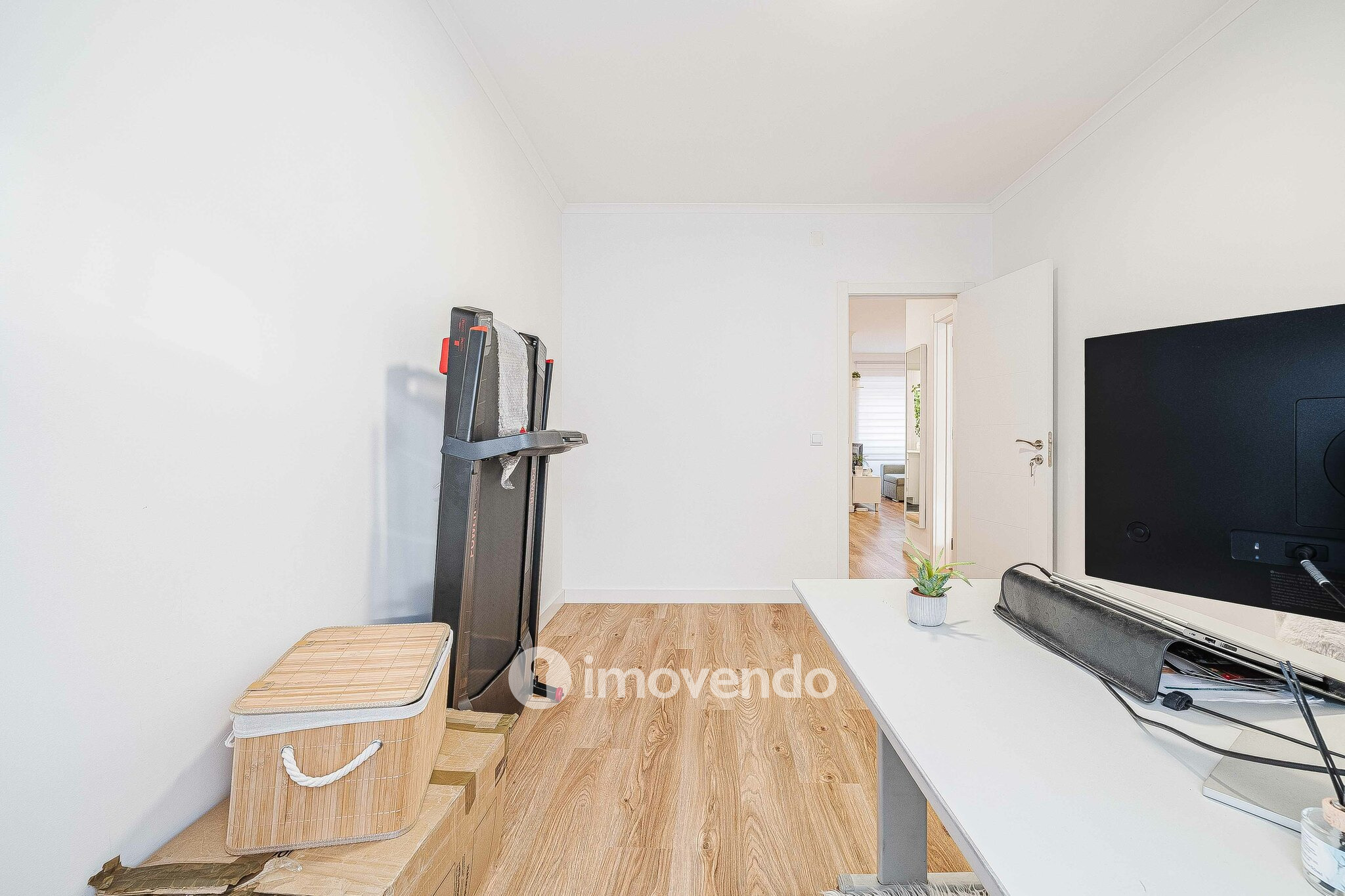 Apartamento T2 totalmente renovado, com cozinha equipada, na Amadora