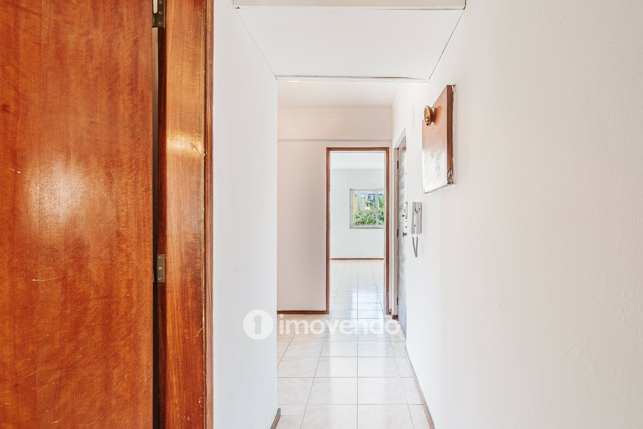 Apartamento T1 pronto a ocupar, próximo da praia, em Paço de Arcos