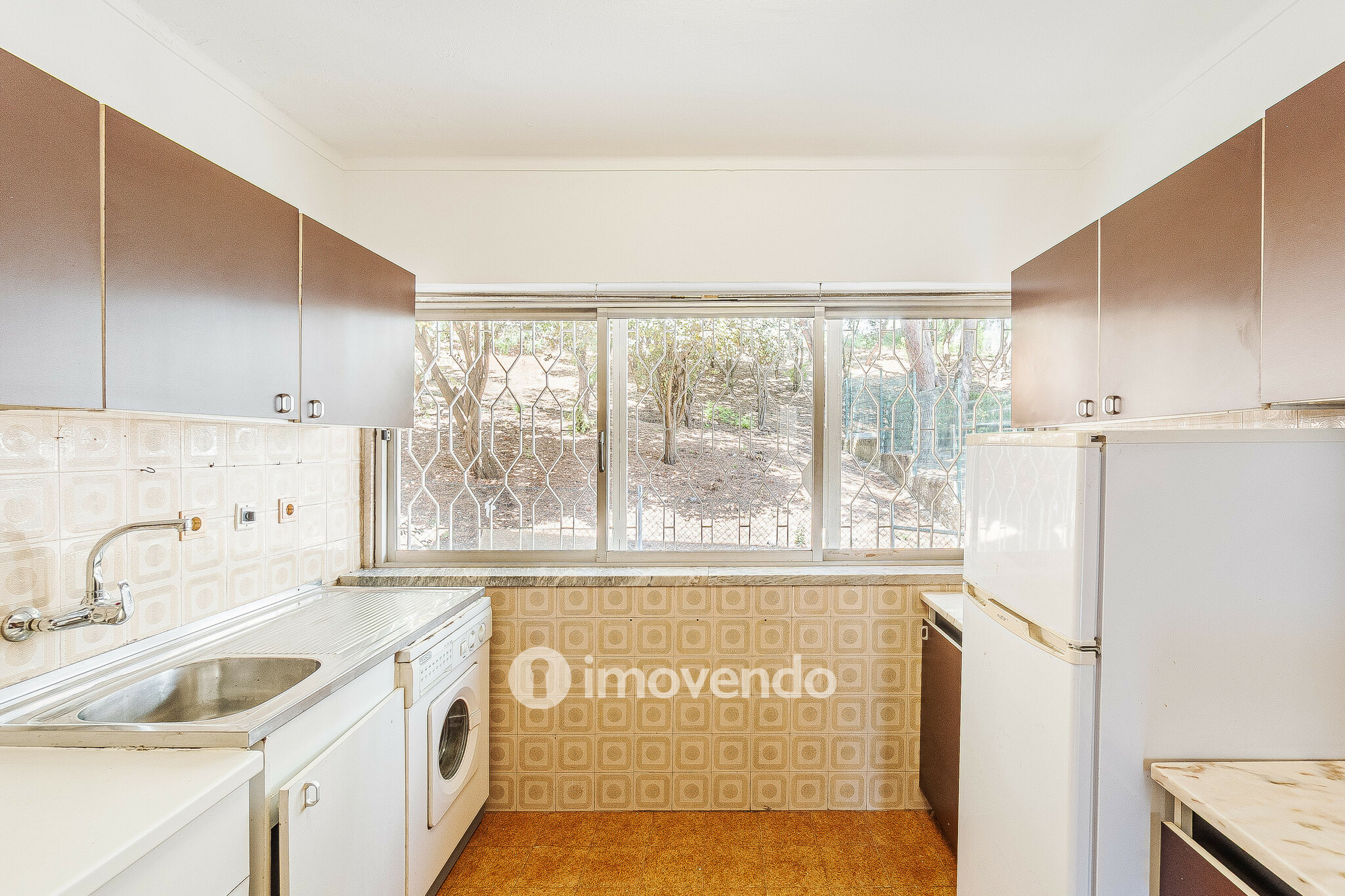 Apartamento T1 pronto a ocupar, próximo da praia, em Paço de Arcos