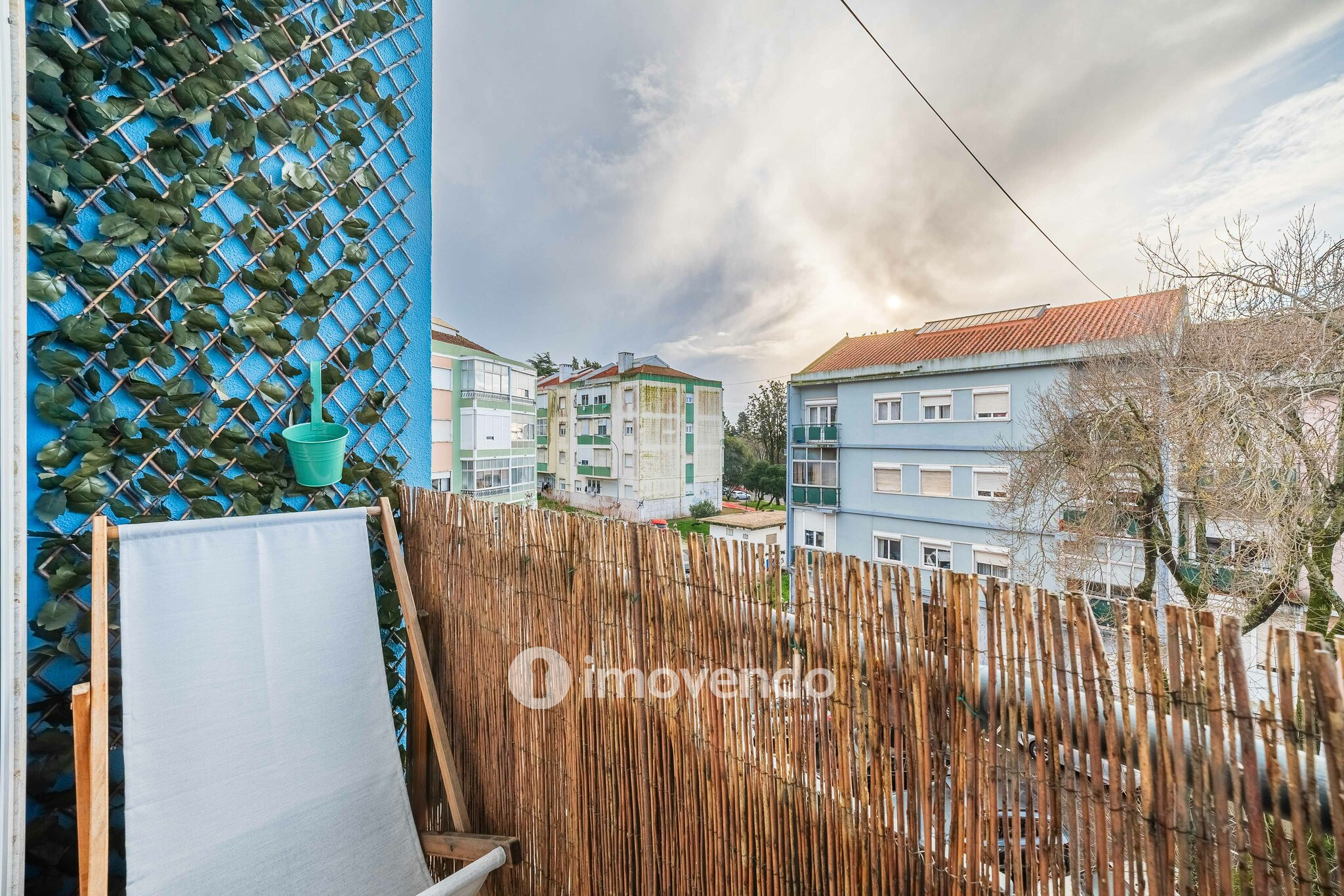 Apartamento T2 totalmente renovado, com cozinha equipada, na Amadora