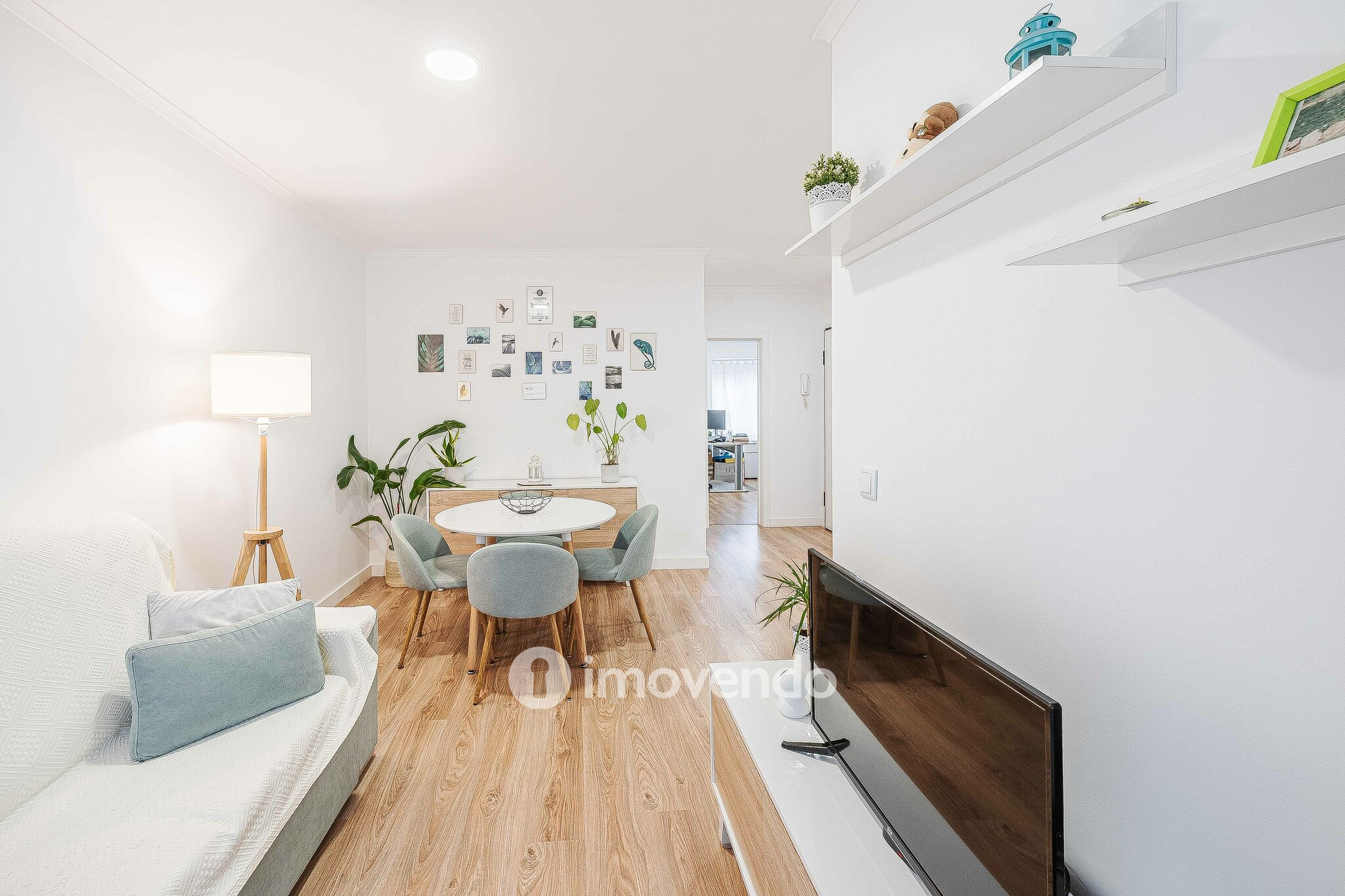 Apartamento T2 totalmente renovado, com cozinha equipada, na Amadora