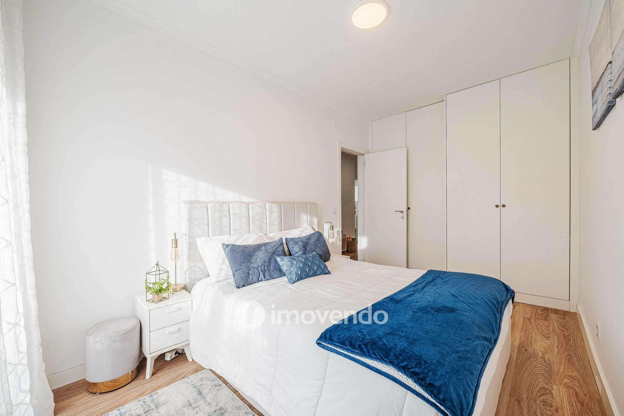 Apartamento T2 totalmente renovado, com cozinha equipada, na Amadora