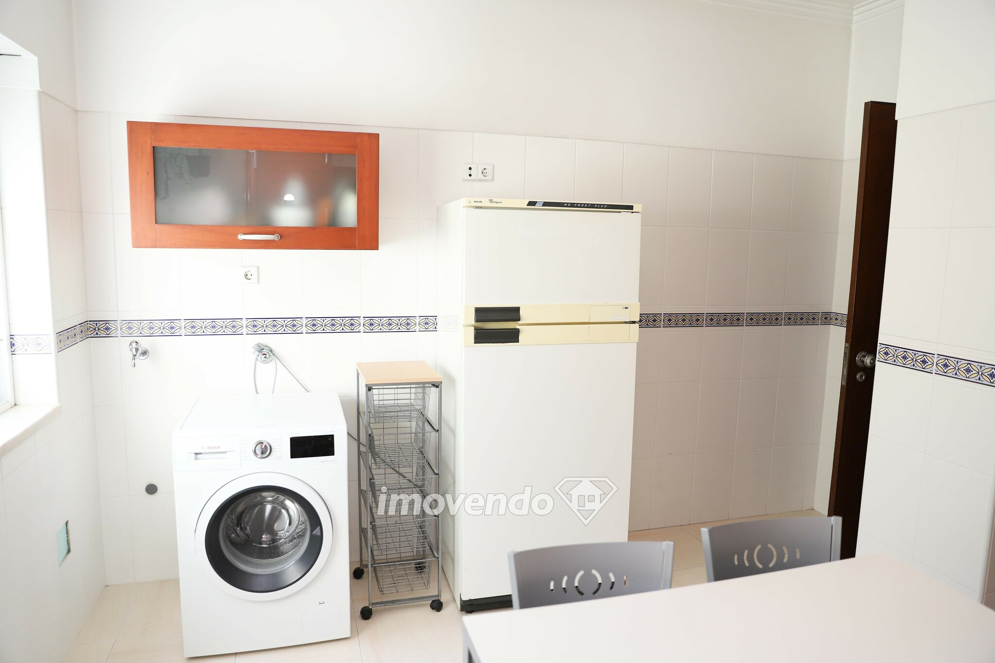 Apartamento T3 com áreas amplas e arrecadação, em Carnaxide