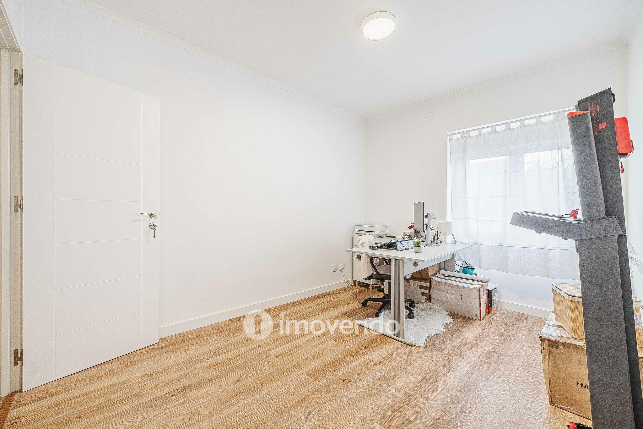 Apartamento T2 totalmente renovado, com cozinha equipada, na Amadora