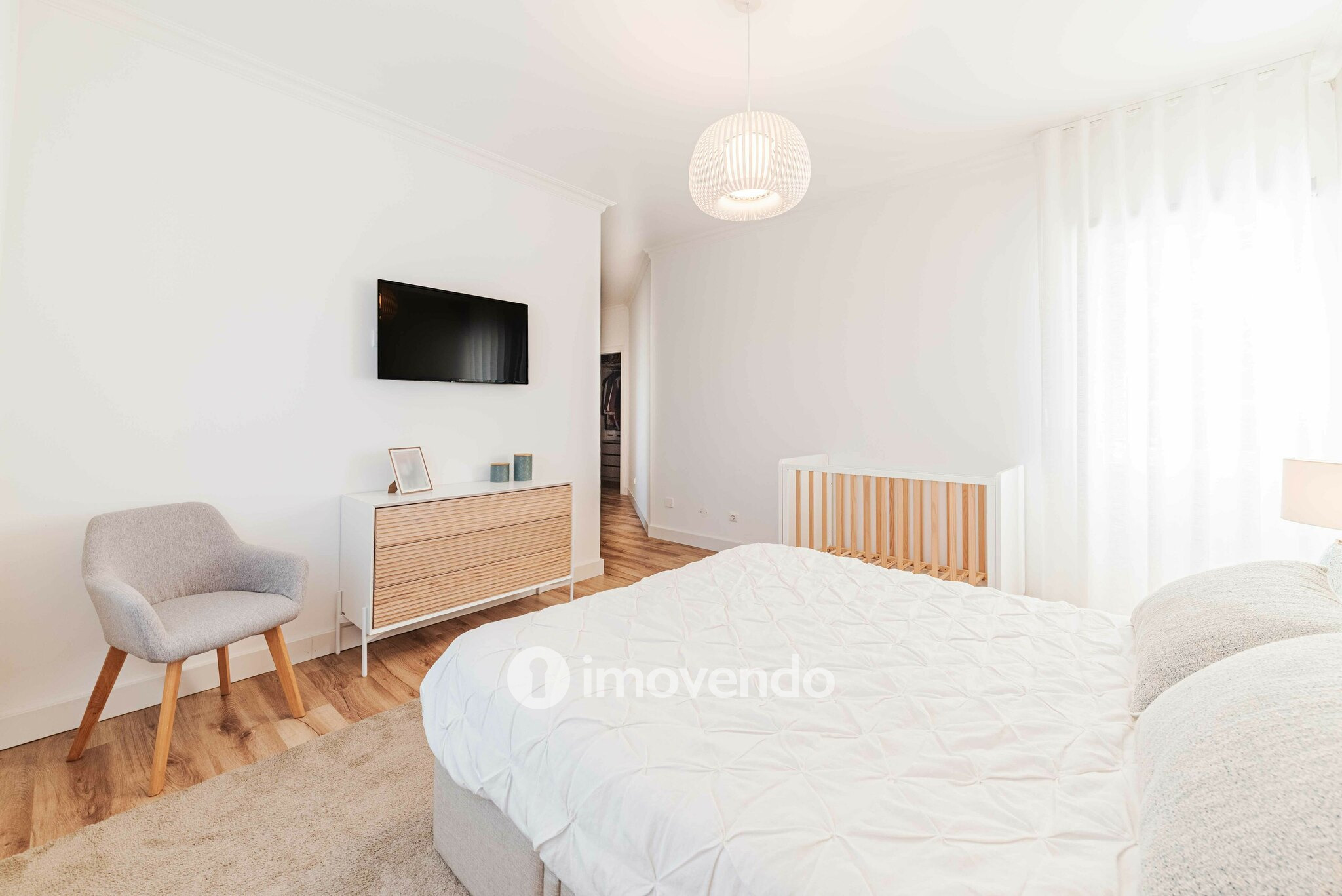 Apartamento T3 exclusivo, com garagem e cozinha equipada, na Beloura