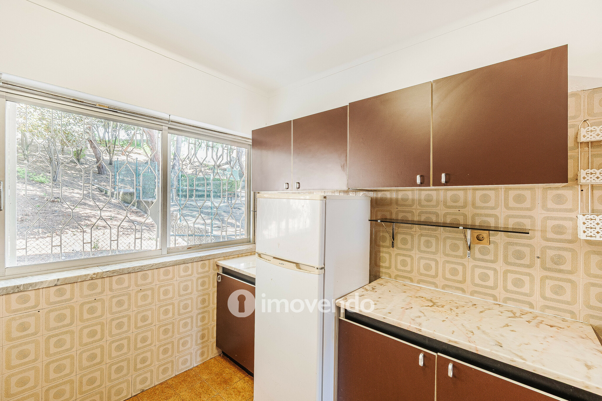 Apartamento T1 pronto a ocupar, próximo da praia, em Paço de Arcos