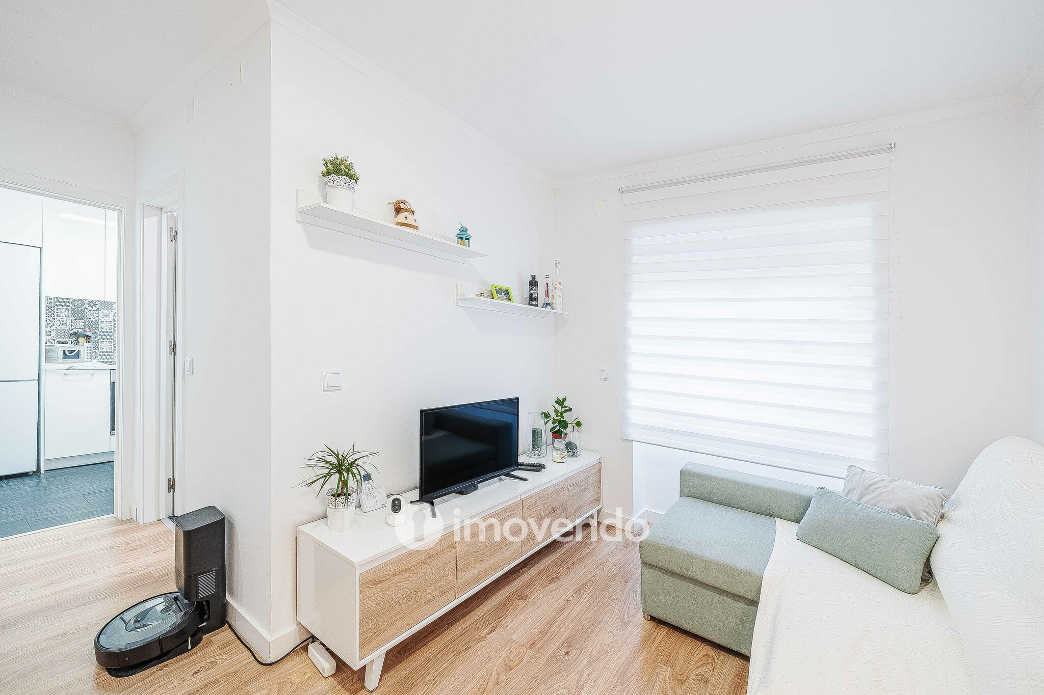 Apartamento T2 totalmente renovado, com cozinha equipada, na Amadora