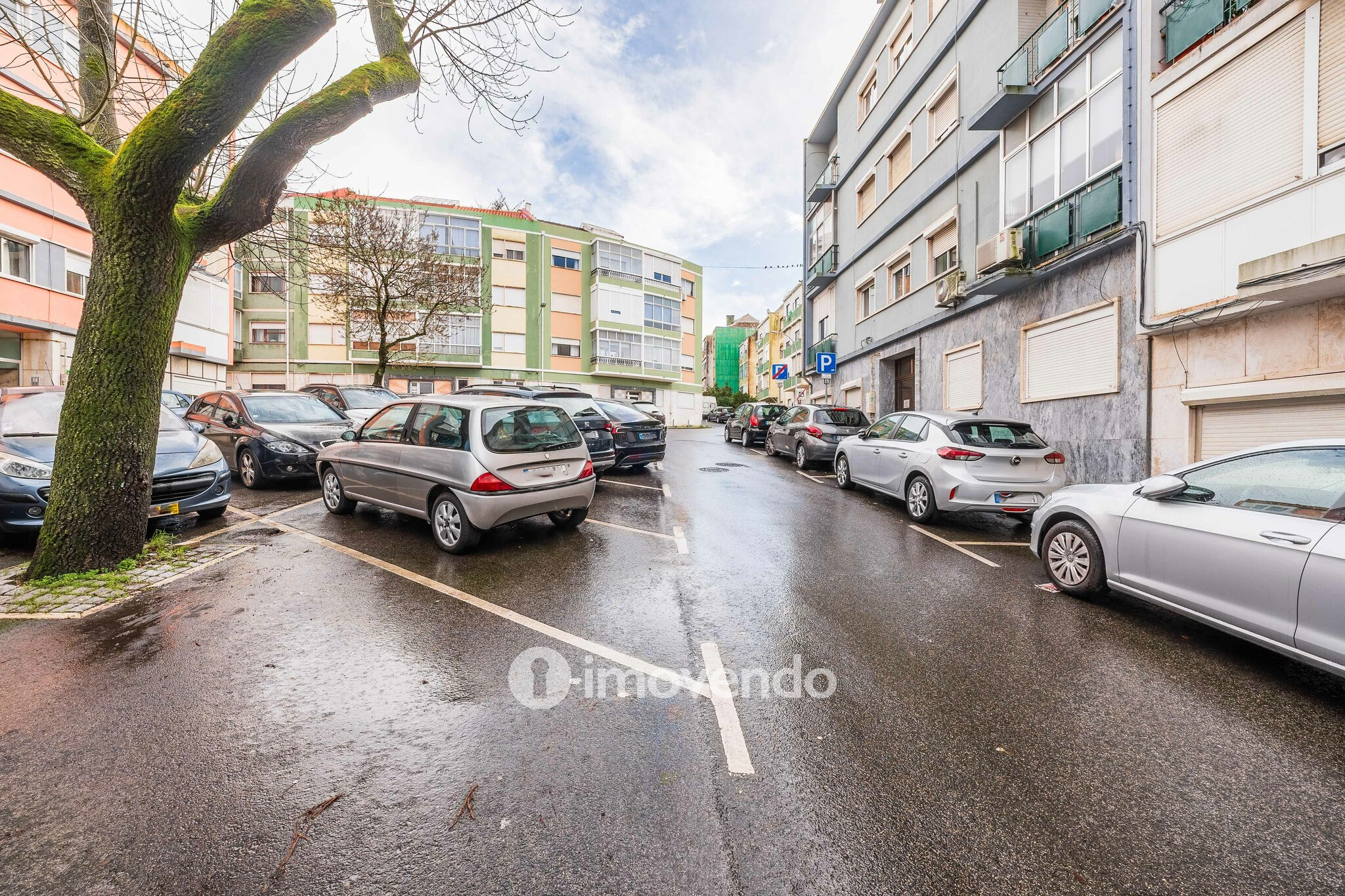 Apartamento T2 totalmente renovado, com cozinha equipada, na Amadora