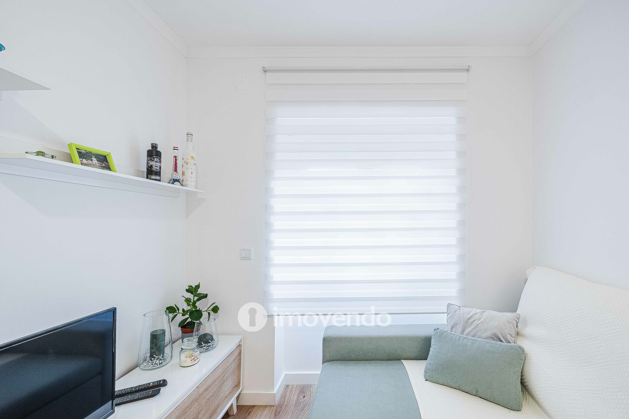 Apartamento T2 totalmente renovado, com cozinha equipada, na Amadora