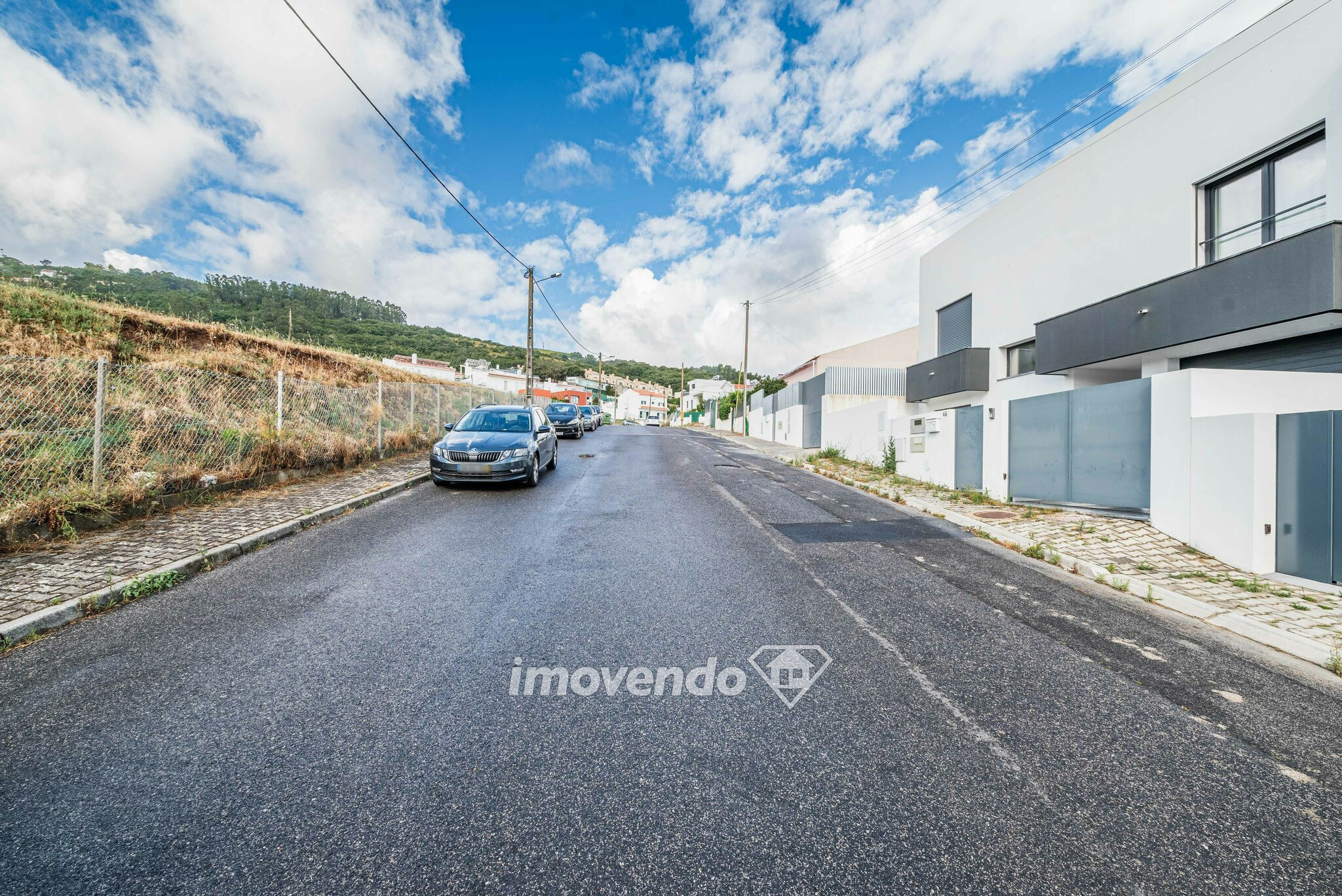 Moradia moderna T3, com garagem e piscina, em Loures