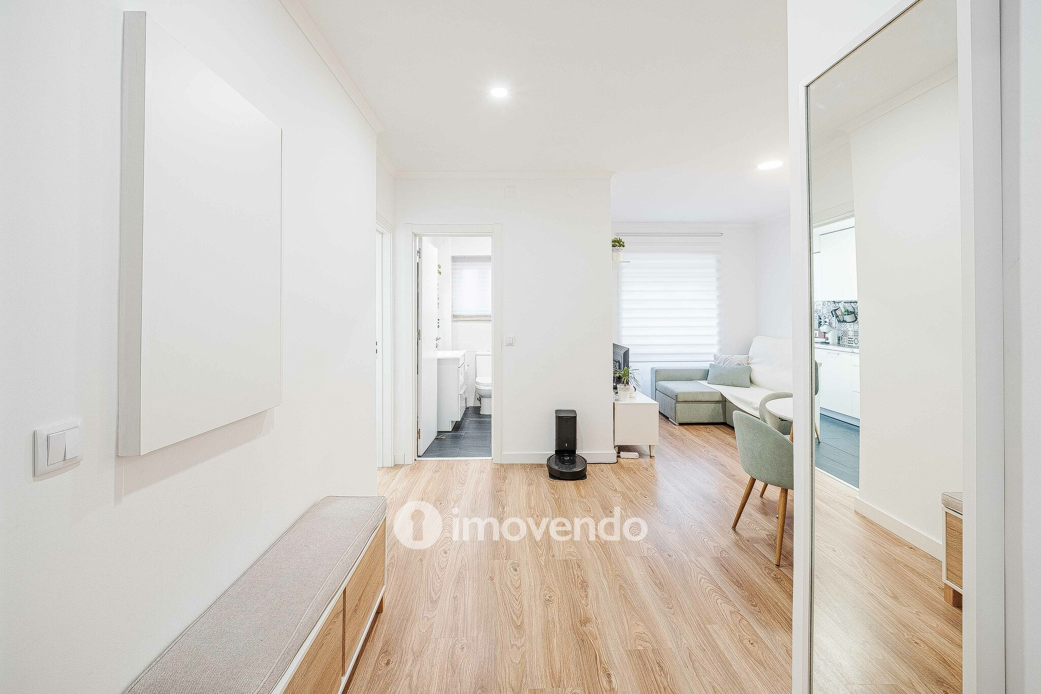 Apartamento T2 totalmente renovado, com cozinha equipada, na Amadora