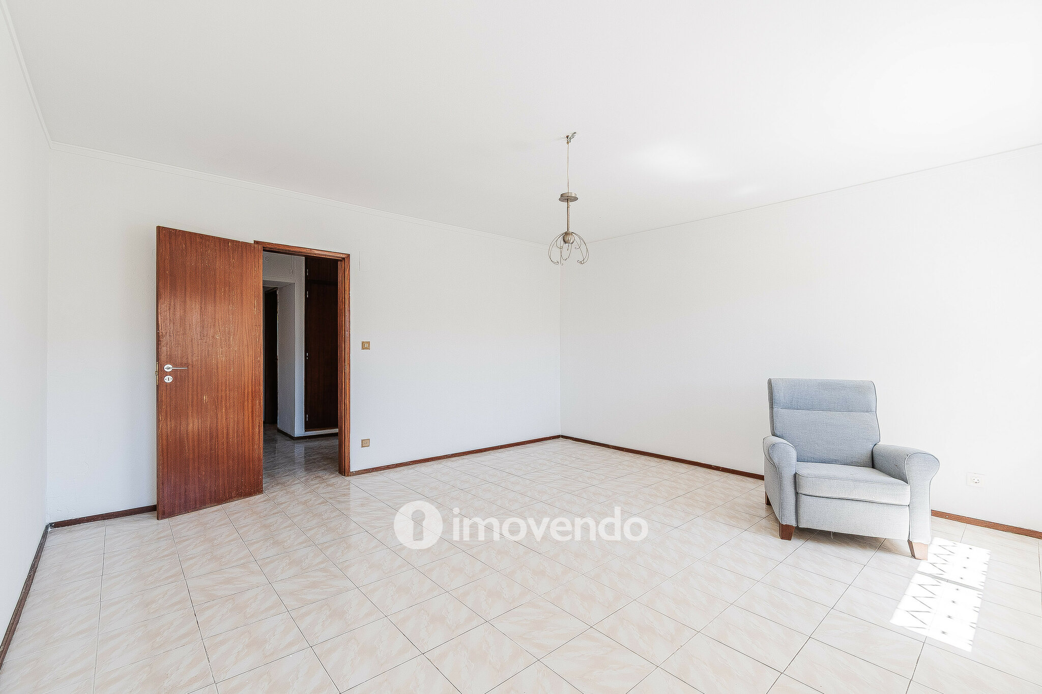 Apartamento T1 pronto a ocupar, próximo da praia, em Paço de Arcos