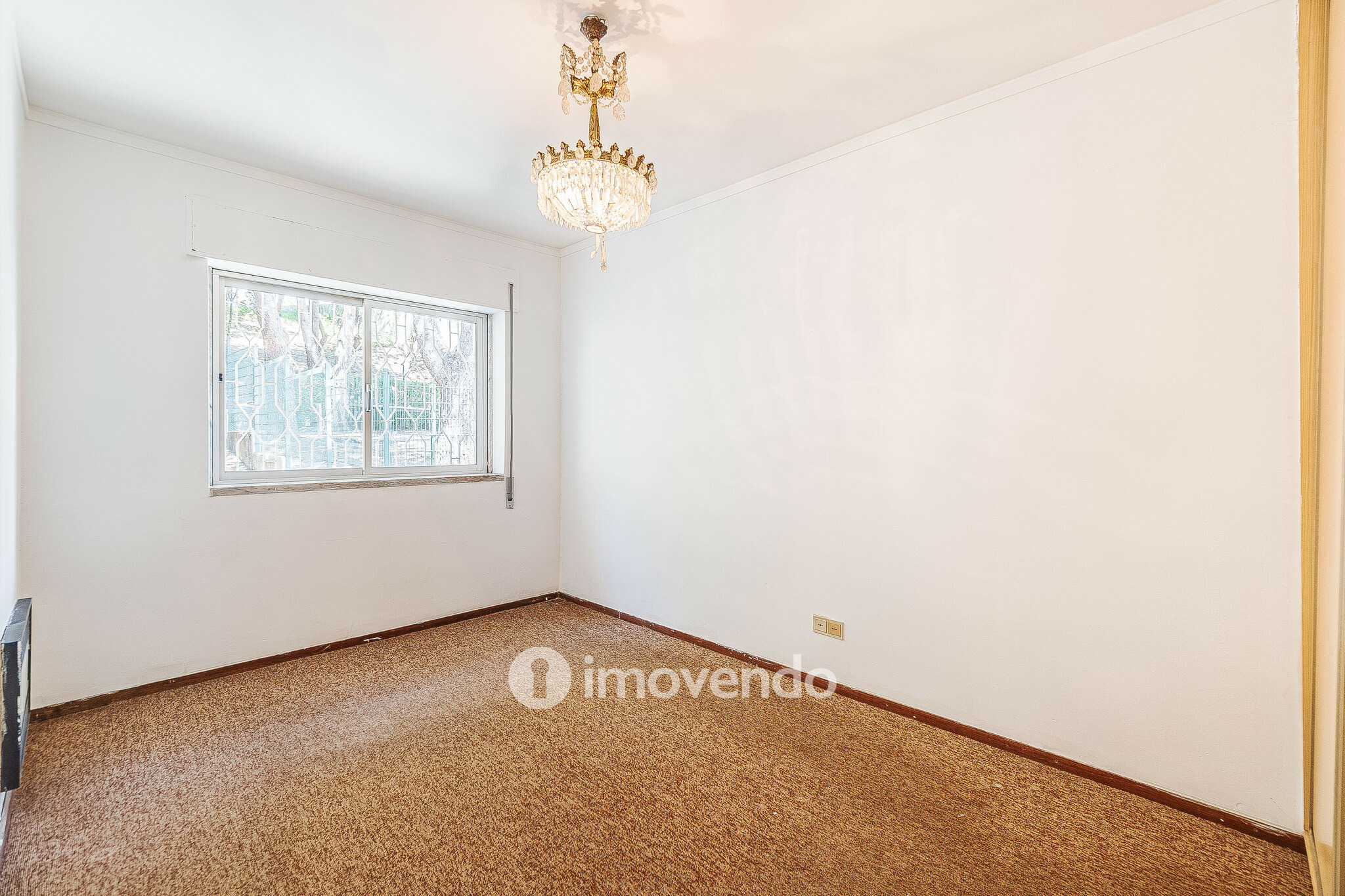 Apartamento T1 pronto a ocupar, próximo da praia, em Paço de Arcos