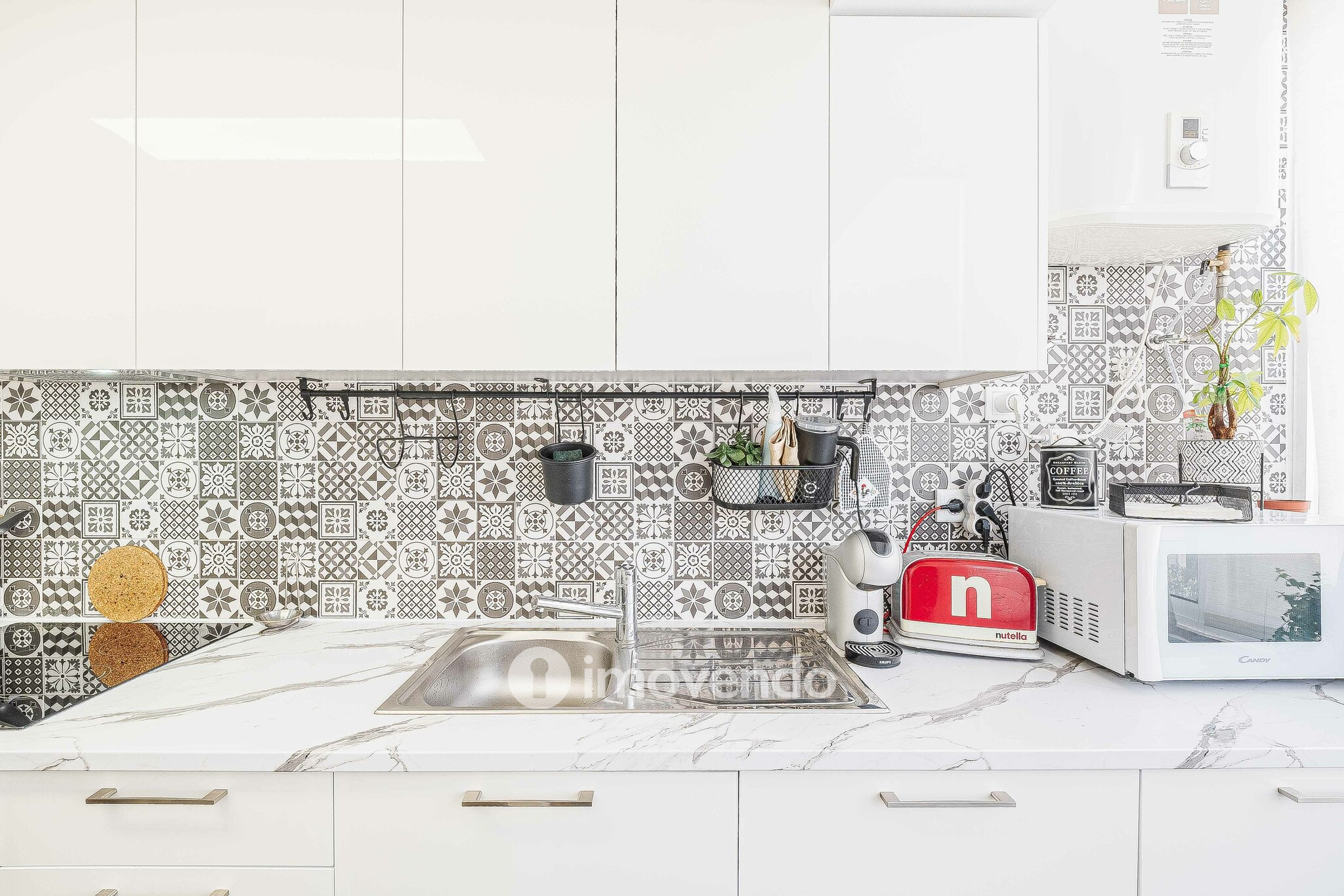 Apartamento T2 totalmente renovado, com cozinha equipada, na Amadora