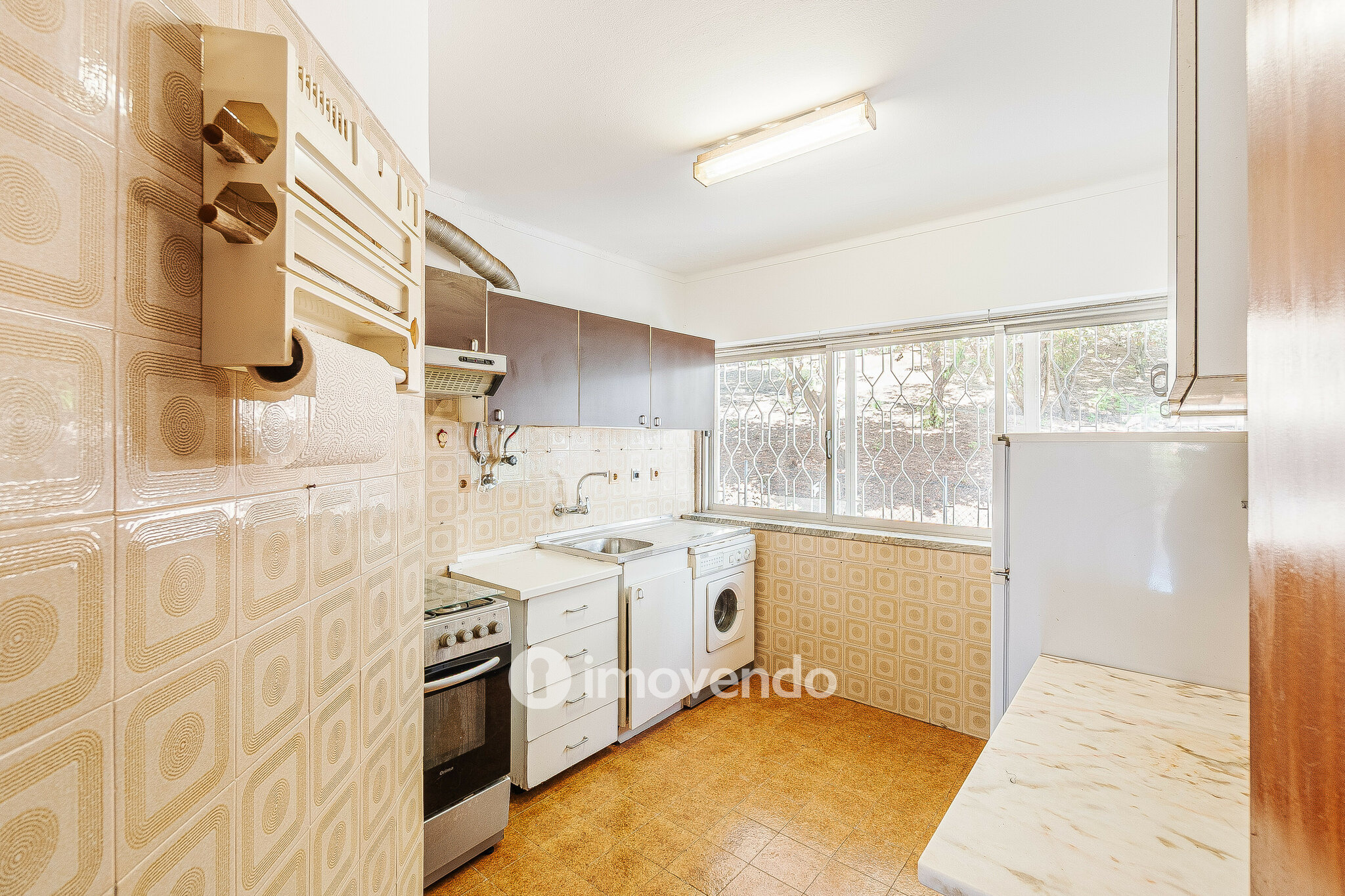 Apartamento T1 pronto a ocupar, próximo da praia, em Paço de Arcos