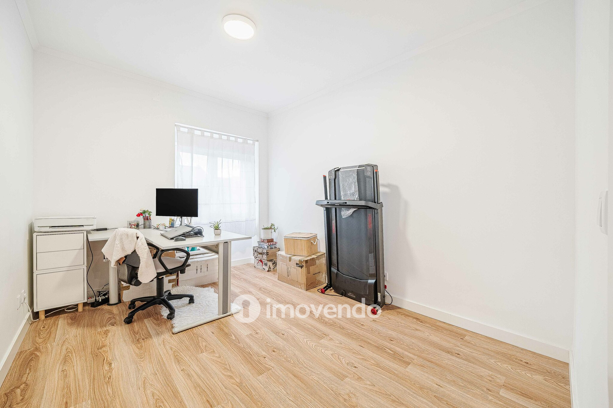 Apartamento T2 totalmente renovado, com cozinha equipada, na Amadora