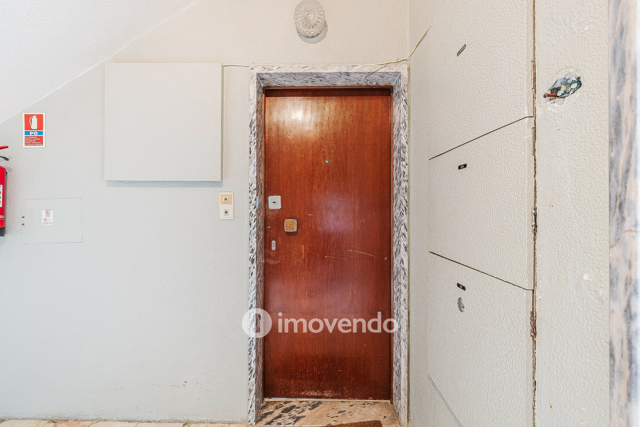 Apartamento T1 pronto a ocupar, próximo da praia, em Paço de Arcos