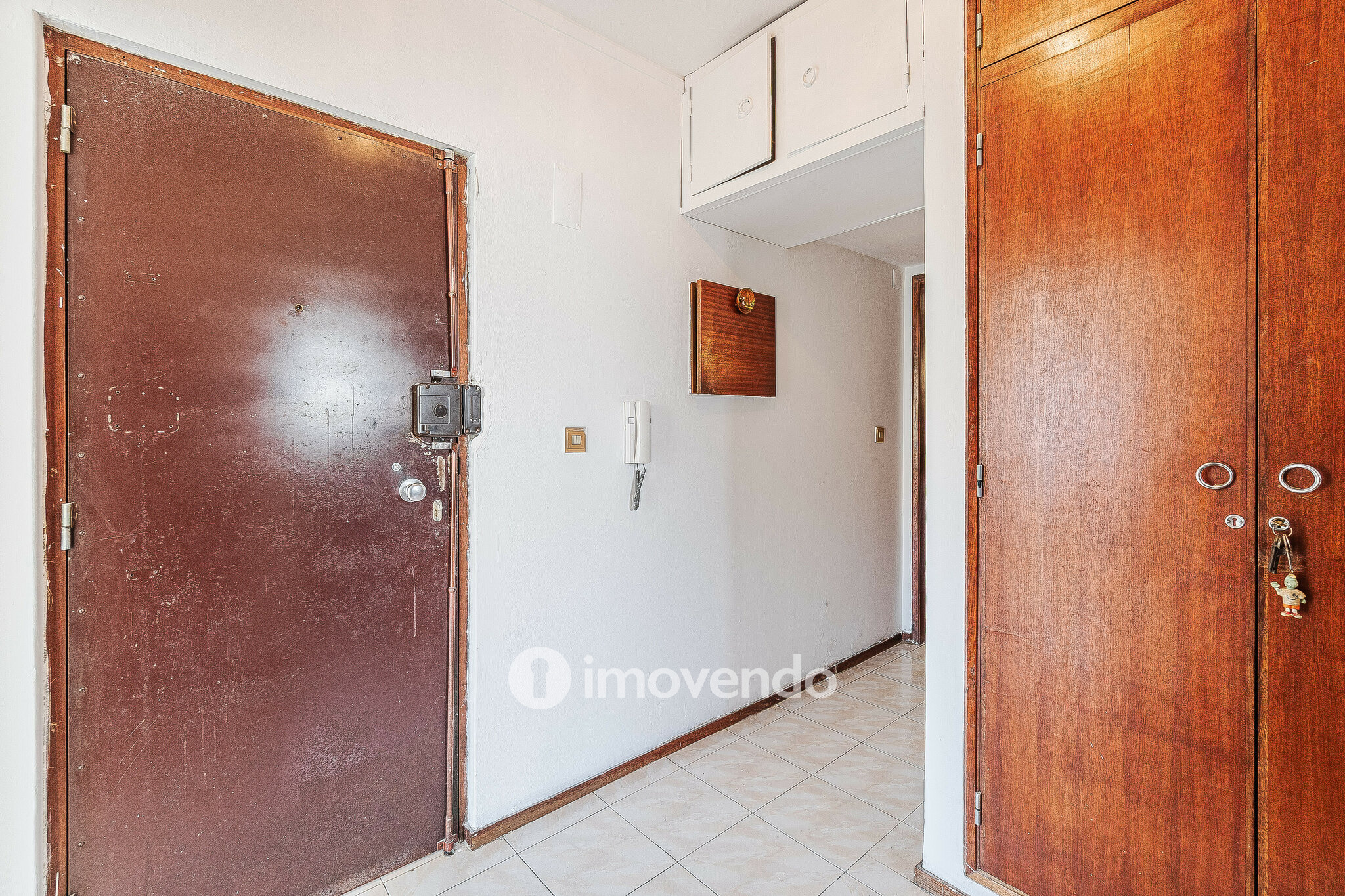 Apartamento T1 pronto a ocupar, próximo da praia, em Paço de Arcos