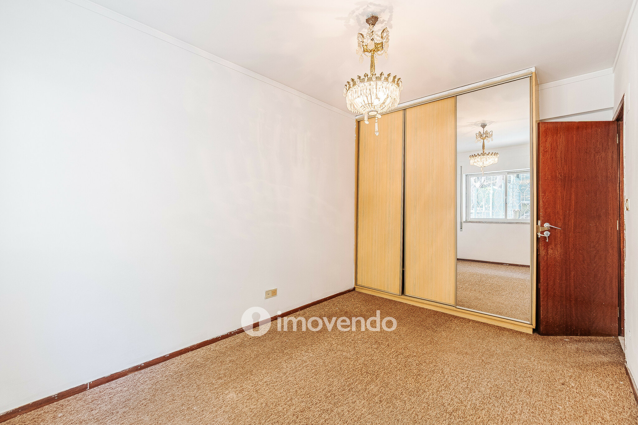 Apartamento T1 pronto a ocupar, próximo da praia, em Paço de Arcos