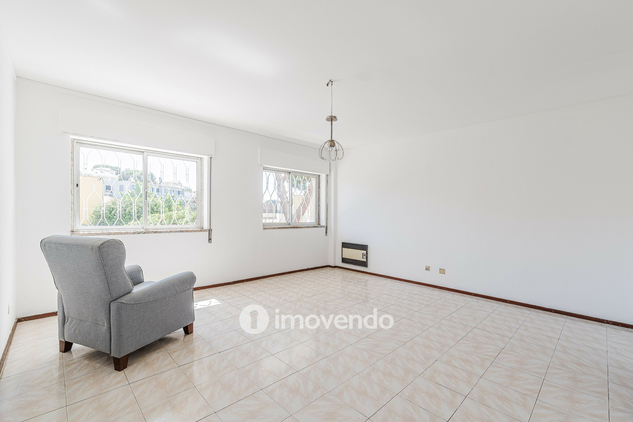 Apartamento T1 pronto a ocupar, próximo da praia, em Paço de Arcos