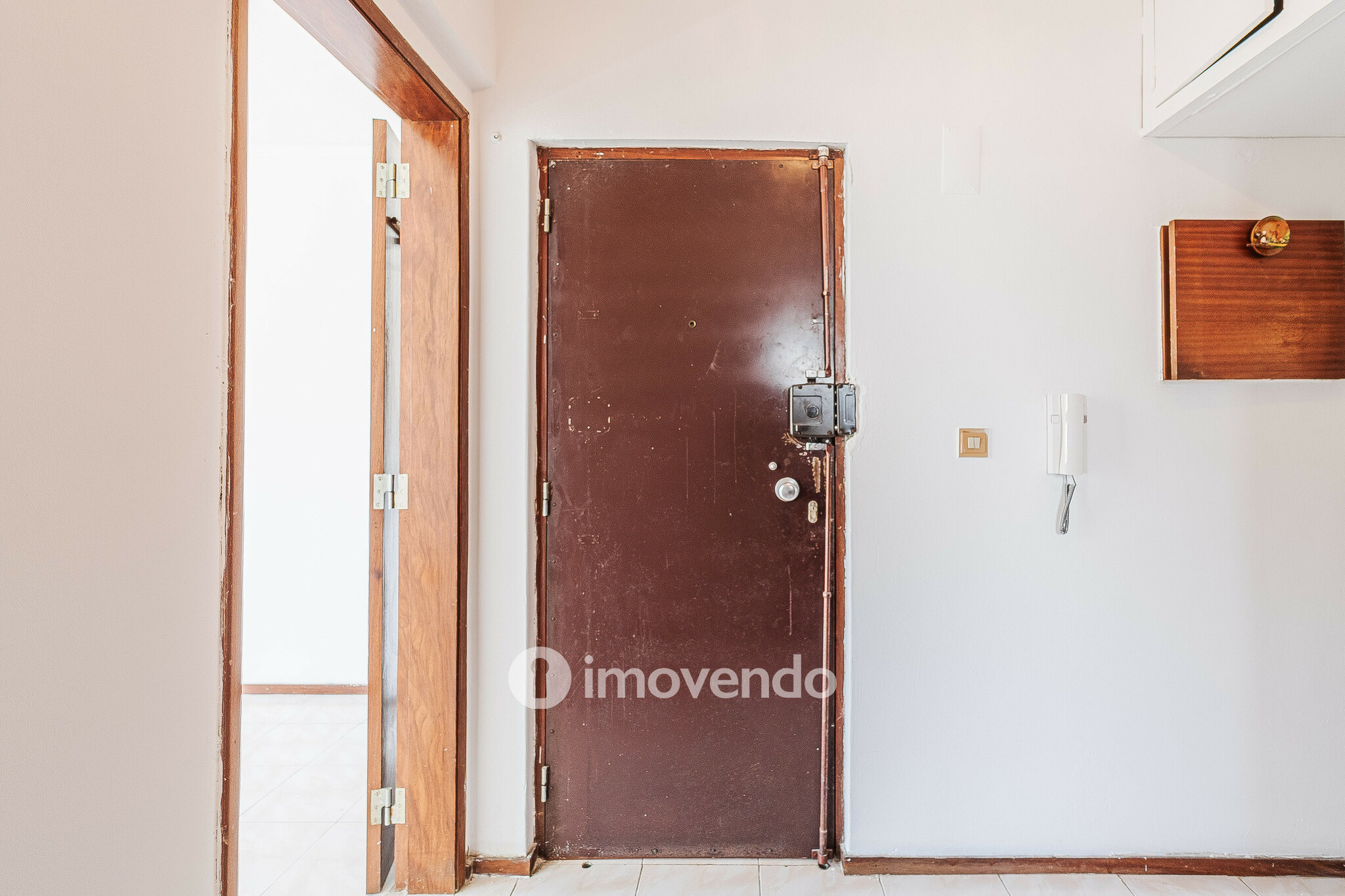 Apartamento T1 pronto a ocupar, próximo da praia, em Paço de Arcos