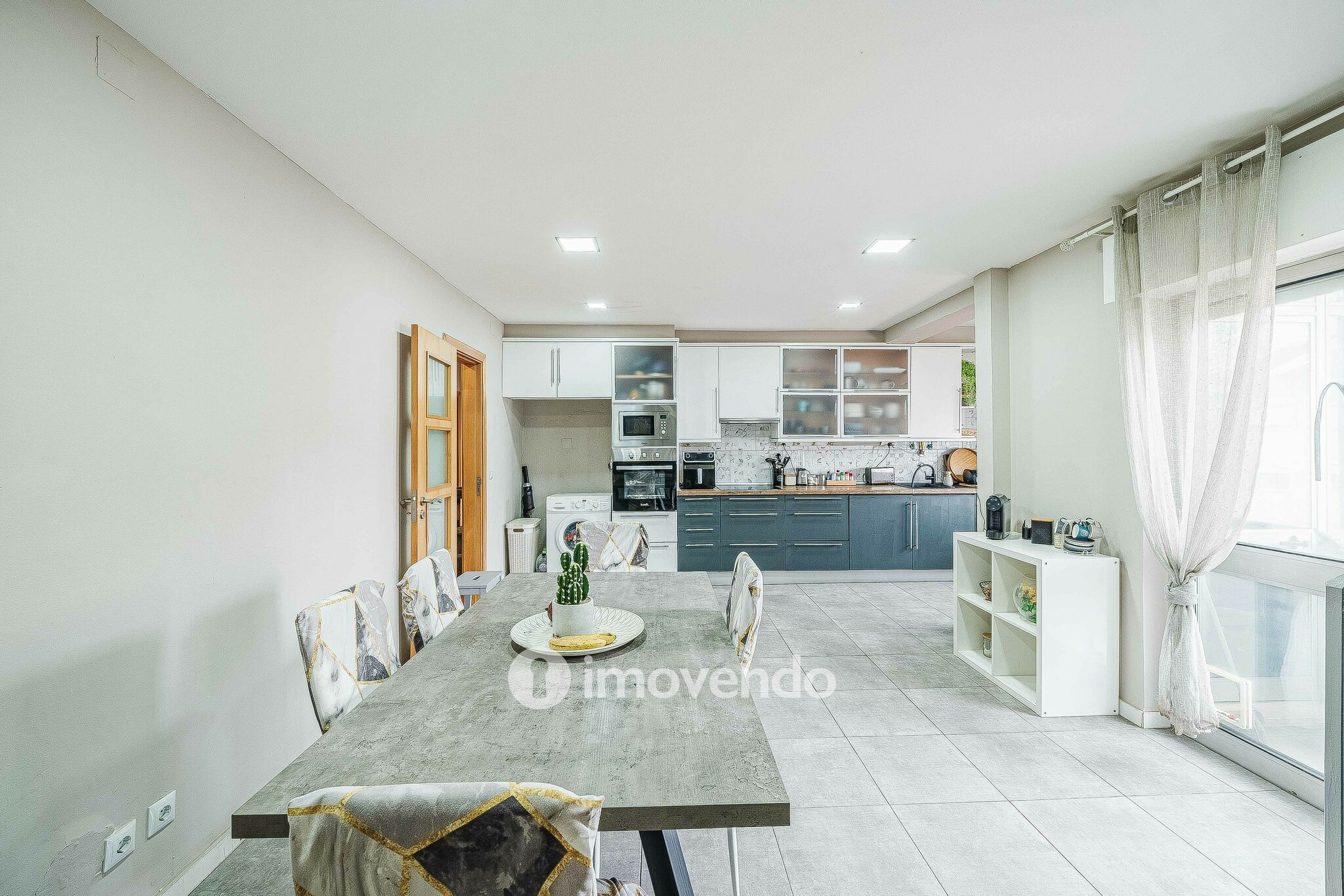 Apartamento T3 Duplex remodelado, com áreas amplas, em Corroios