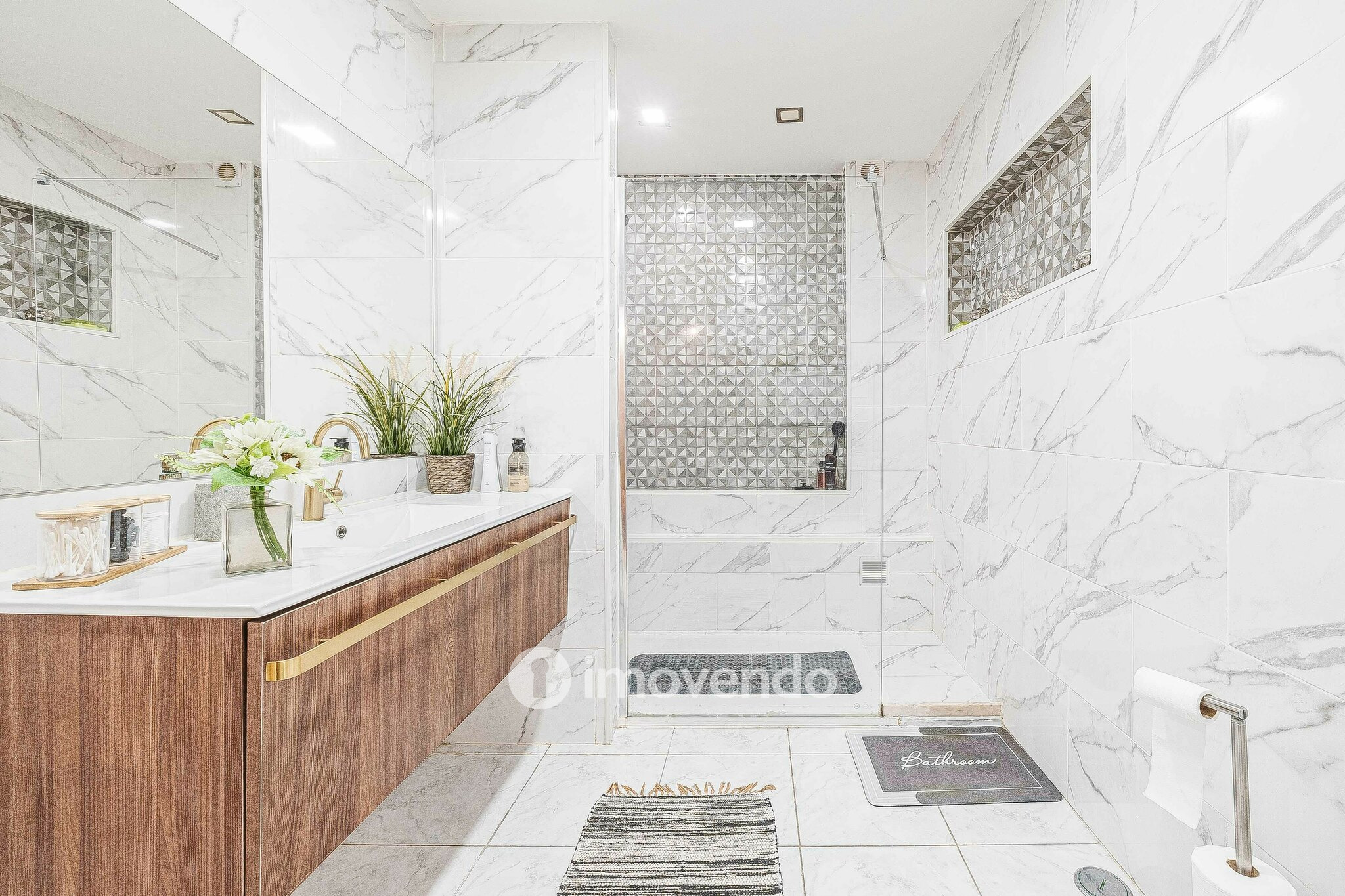 Apartamento T3 Duplex remodelado, com áreas amplas, em Corroios