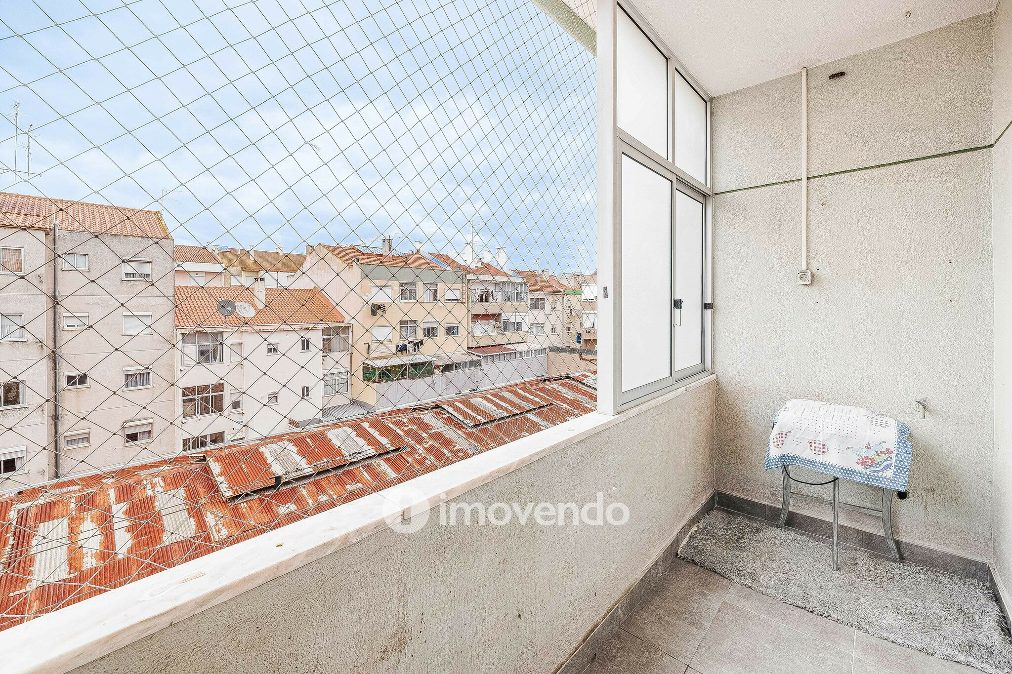 Apartamento T3 Duplex remodelado, com áreas amplas, em Corroios