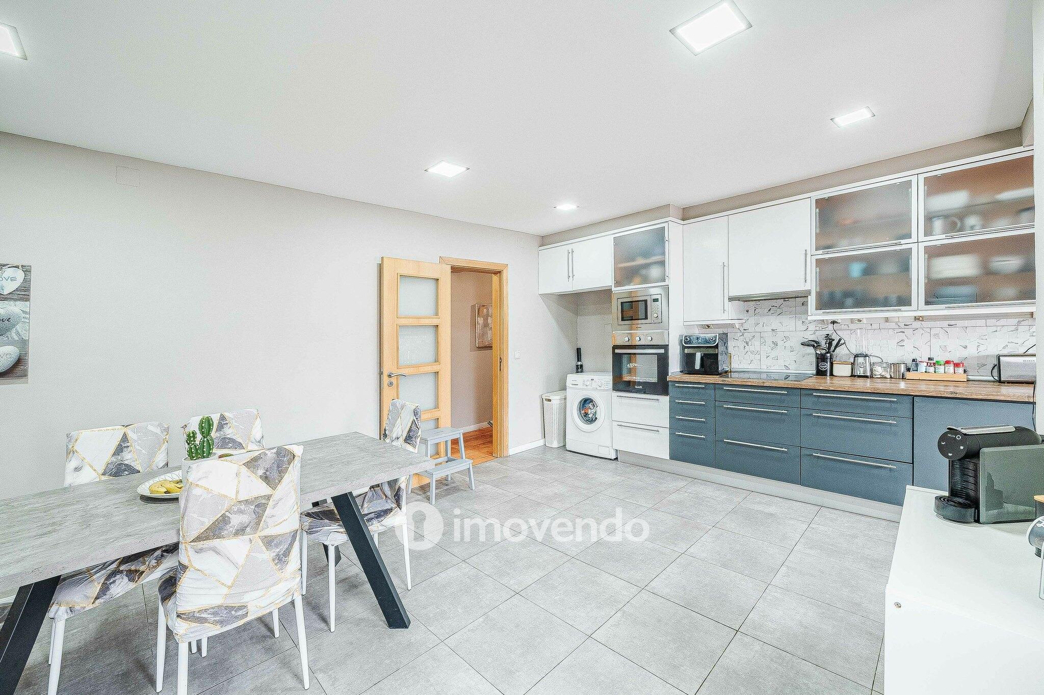 Apartamento T3 Duplex remodelado, com áreas amplas, em Corroios