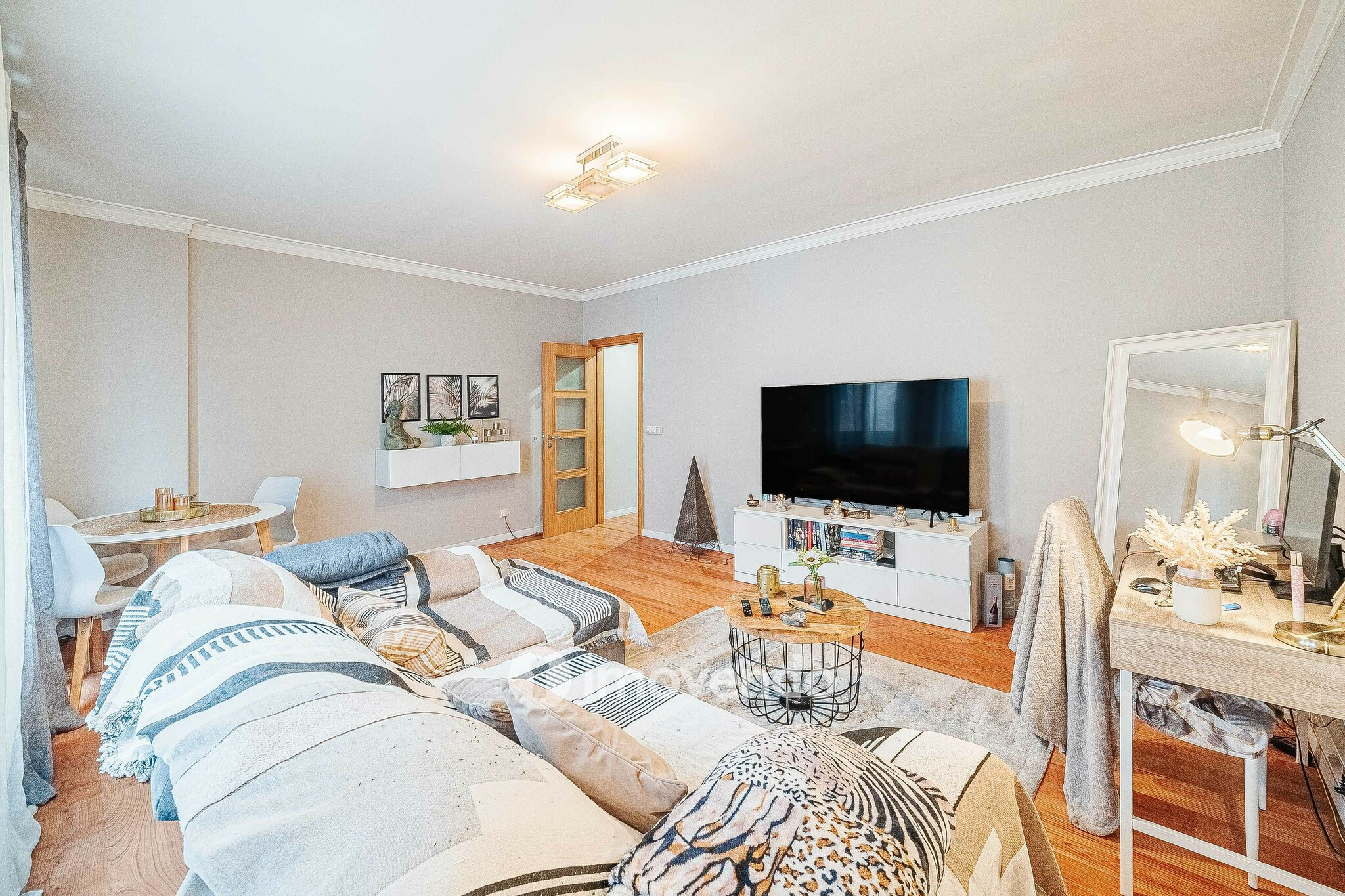 Apartamento T3 Duplex remodelado, com áreas amplas, em Corroios