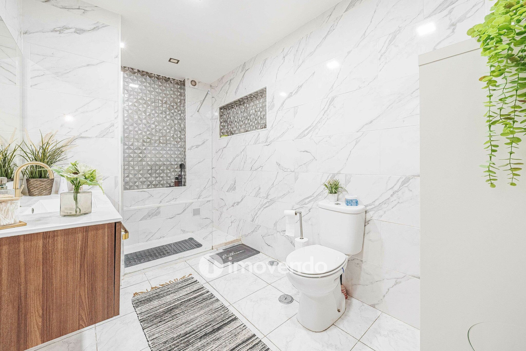 Apartamento T3 Duplex remodelado, com áreas amplas, em Corroios