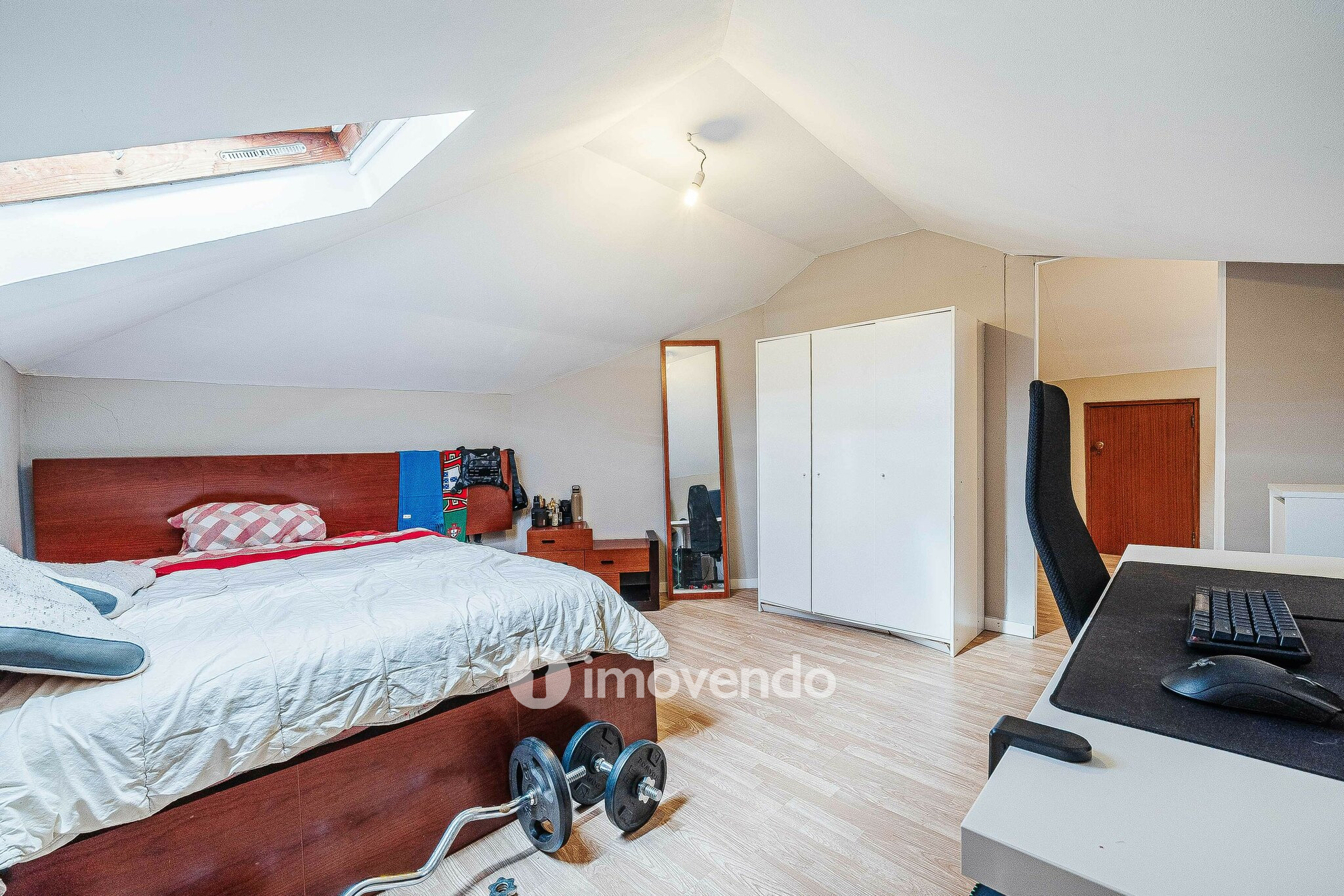 Apartamento T3 Duplex remodelado, com áreas amplas, em Corroios