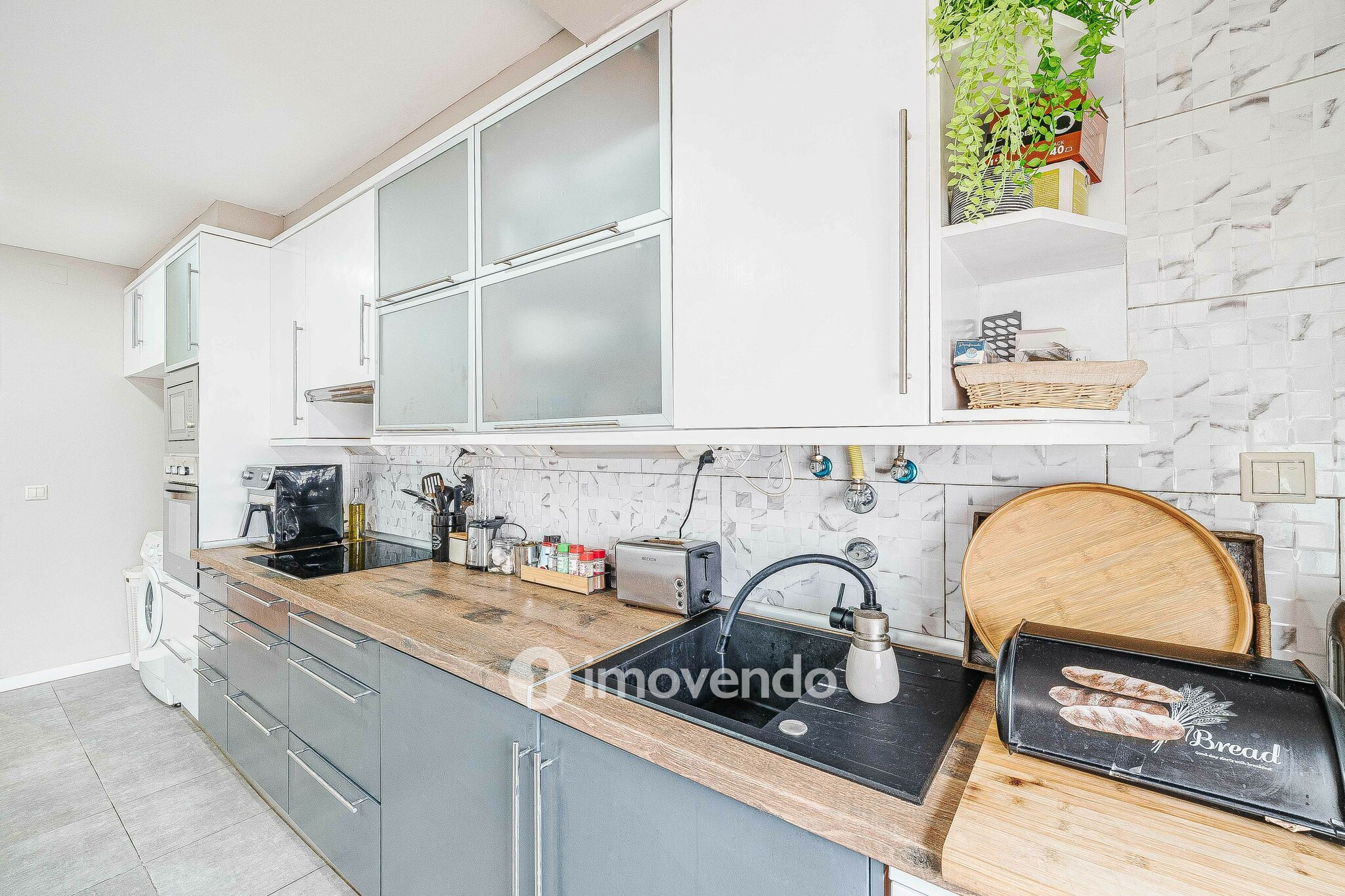 Apartamento T3 Duplex remodelado, com áreas amplas, em Corroios
