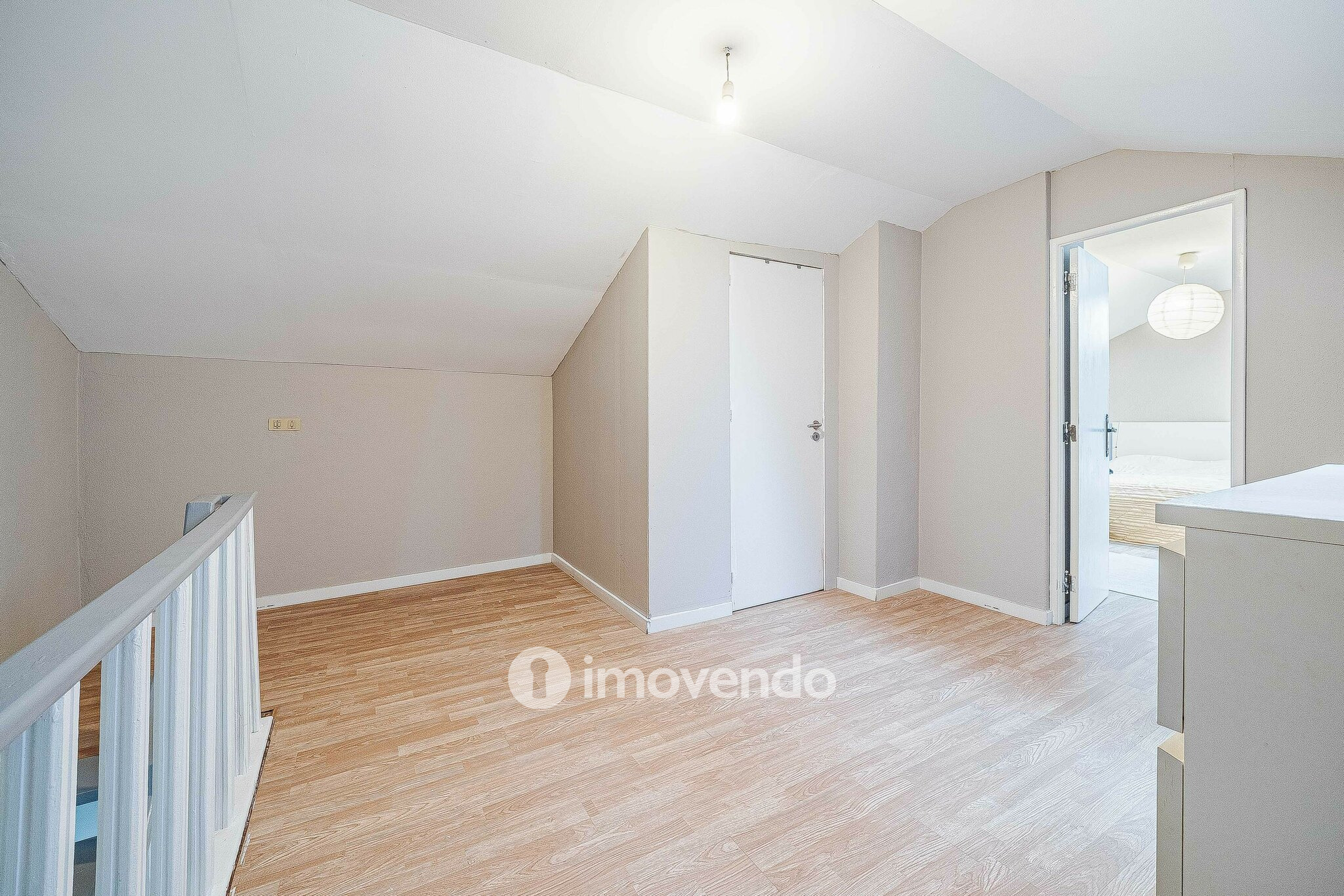 Apartamento T3 Duplex remodelado, com áreas amplas, em Corroios