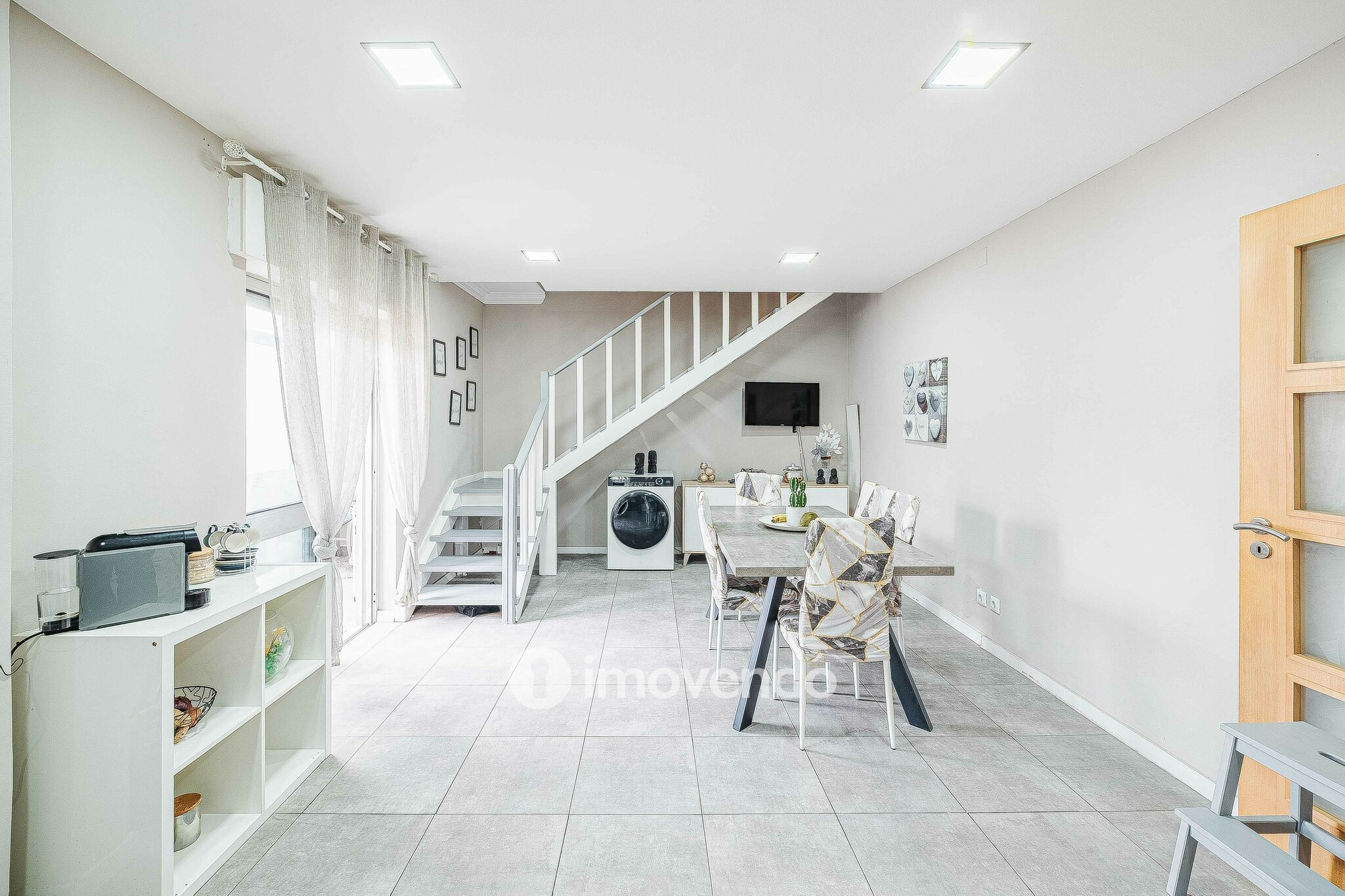 Apartamento T3 Duplex remodelado, com áreas amplas, em Corroios