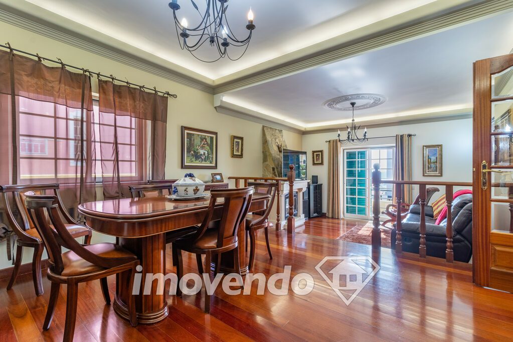 Detached villa (4+2 bedrooms) in Santo António dos Cavaleiros - 5