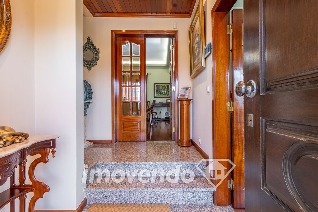 Detached villa (4+2 bedrooms) in Santo António dos Cavaleiros - 3