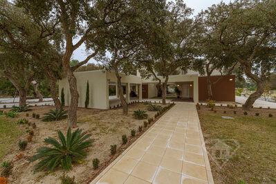 Five-bedroom villa with pool at Golfe do Montado - 2