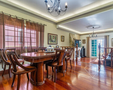 Detached villa (4+2 bedrooms) in Santo António dos Cavaleiros - 5