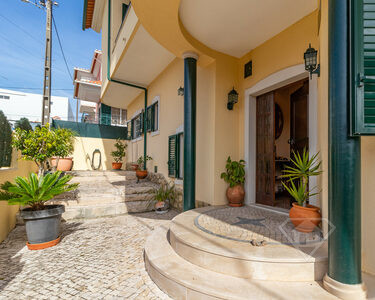Detached villa (4+2 bedrooms) in Santo António dos Cavaleiros - 4