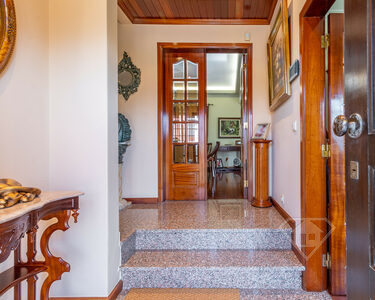 Detached villa (4+2 bedrooms) in Santo António dos Cavaleiros - 3