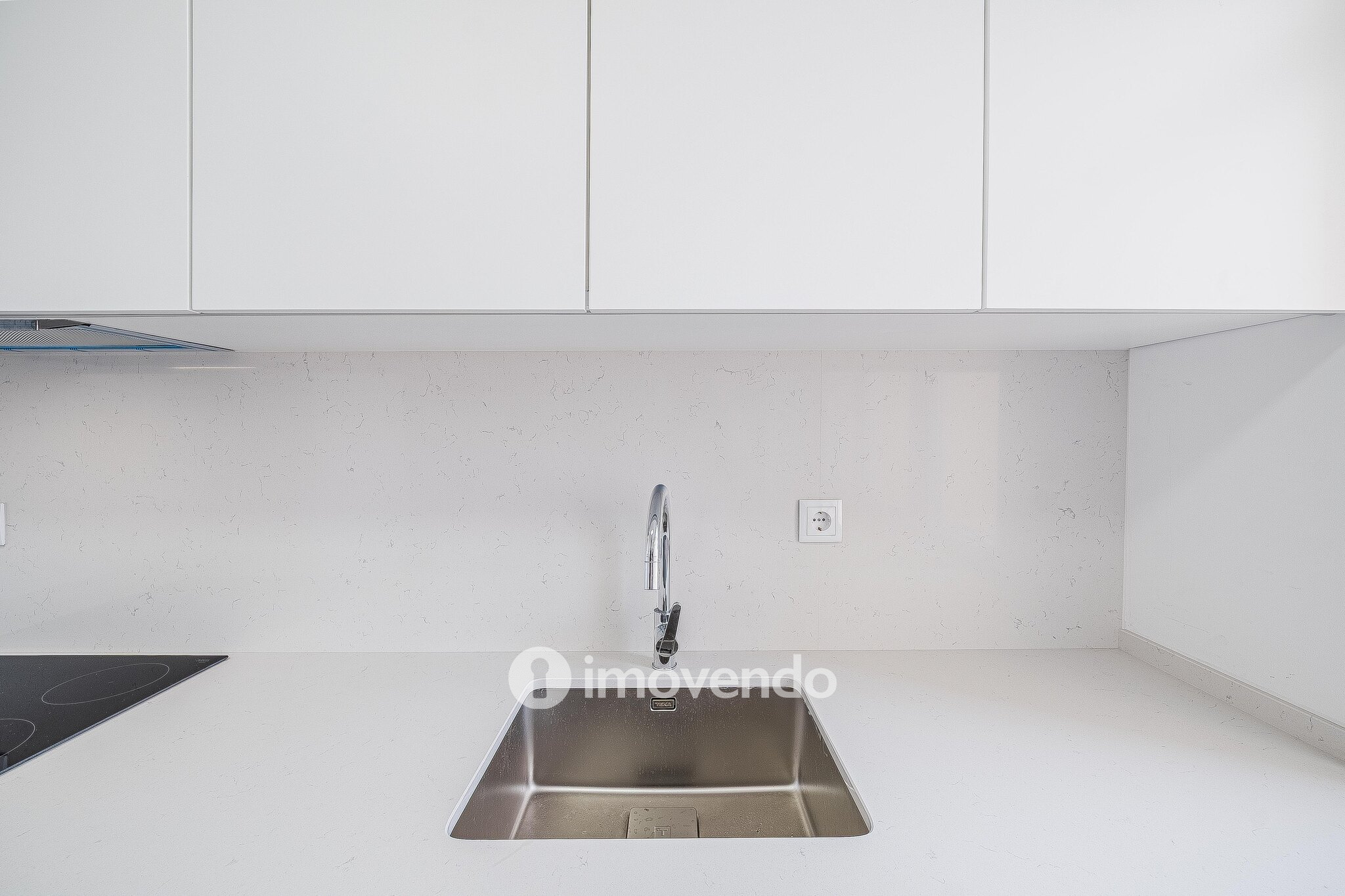 Apartamento T2 remodelado, com cozinha equipada, na Reboleira