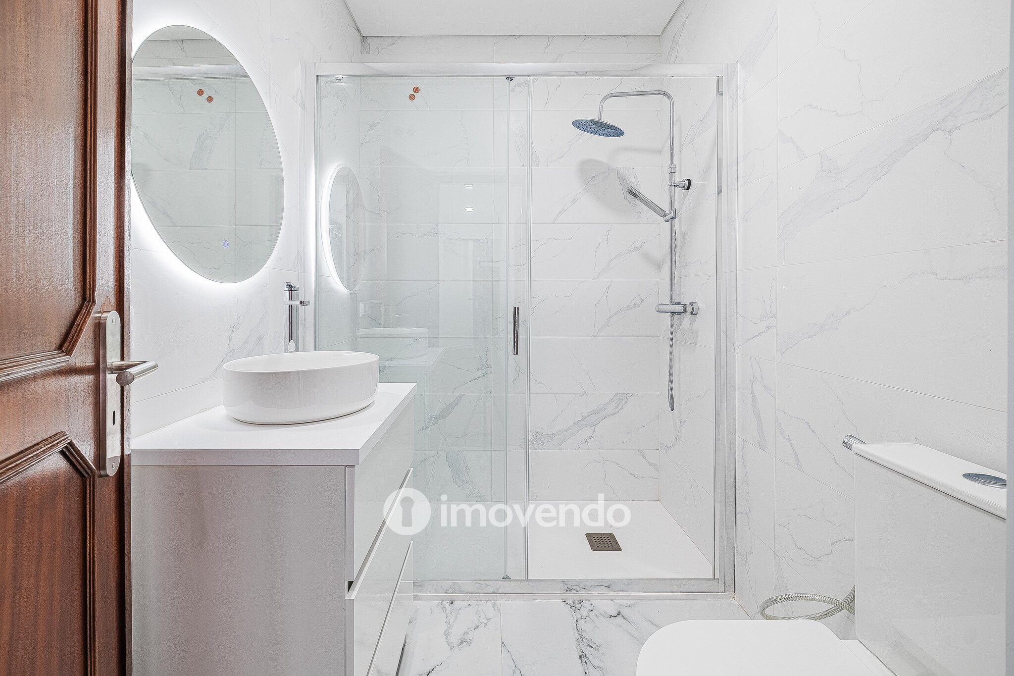 Apartamento T2 remodelado, com cozinha equipada, na Reboleira