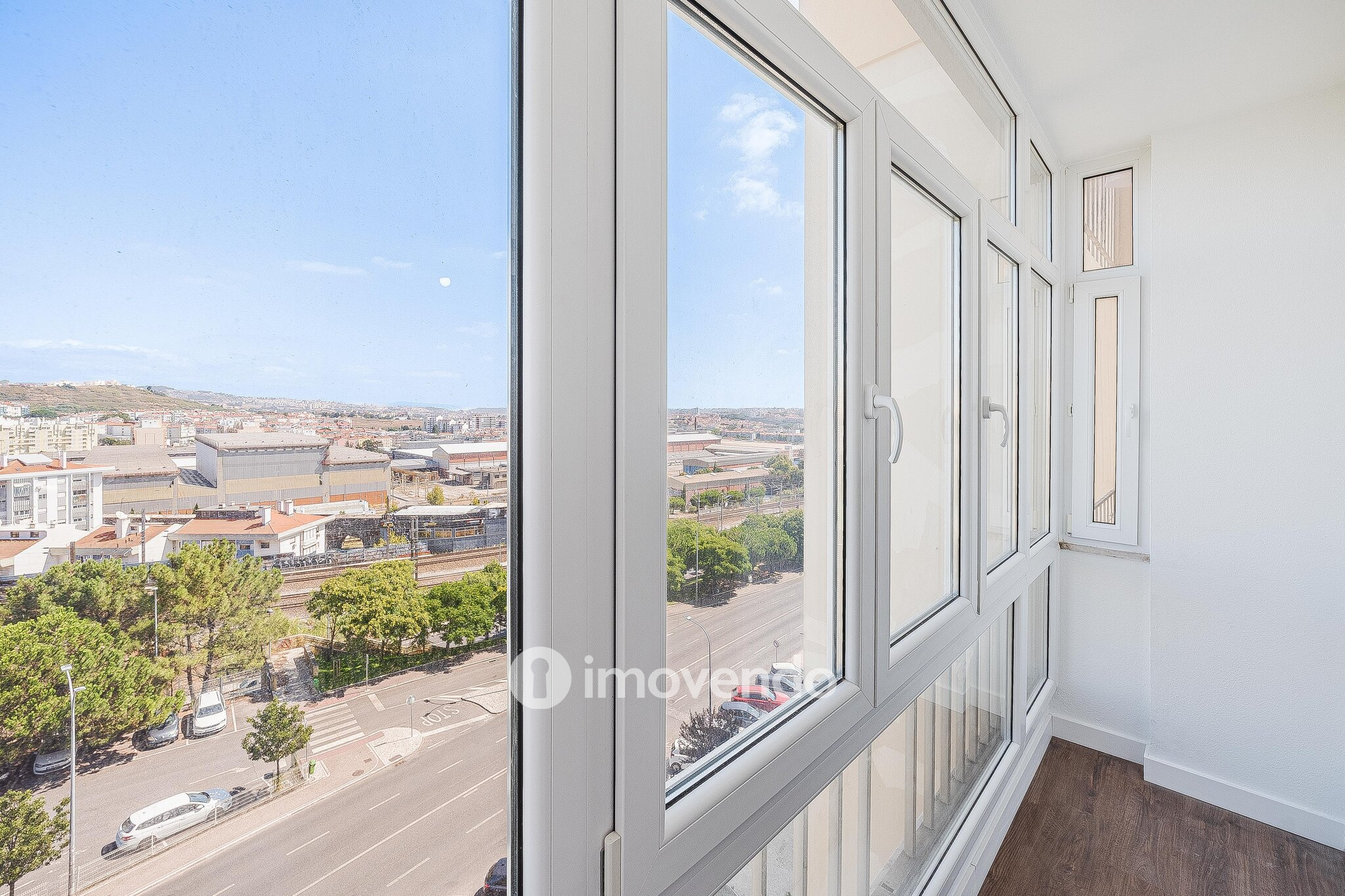 Apartamento T2 remodelado, com cozinha equipada, na Reboleira