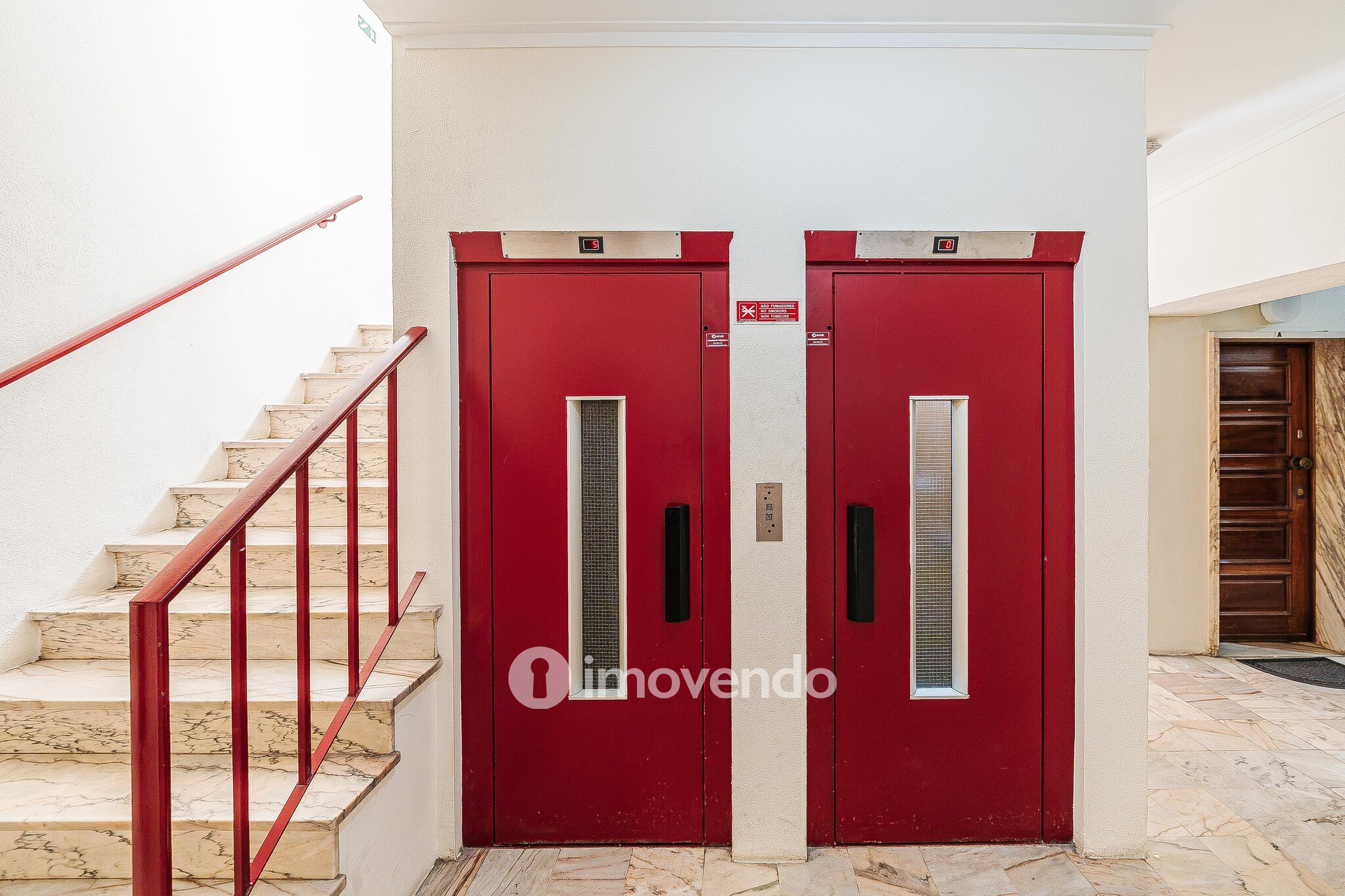 Apartamento T2 remodelado, com cozinha equipada, na Reboleira